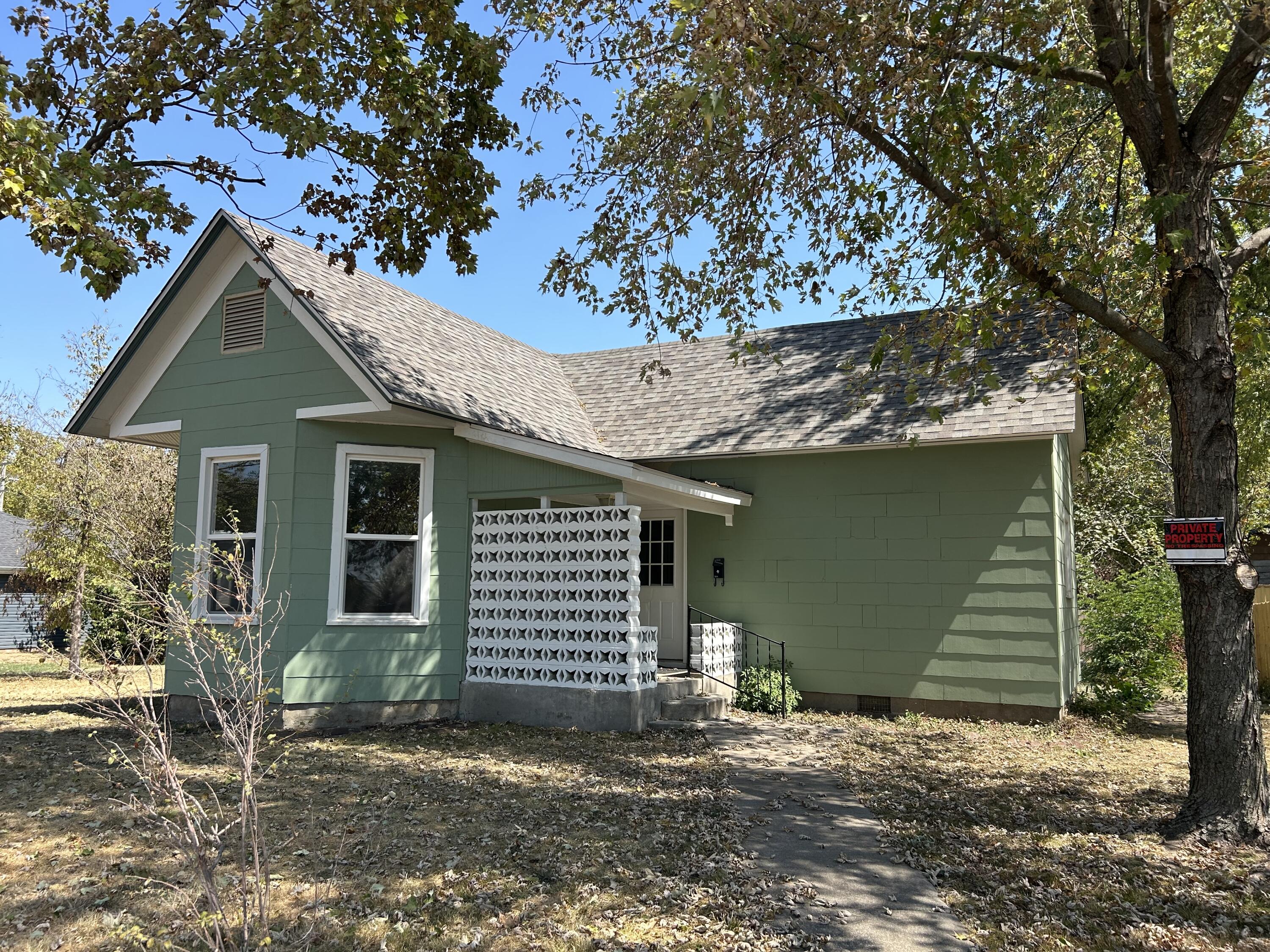 309 South Locust Street Property Photo 1