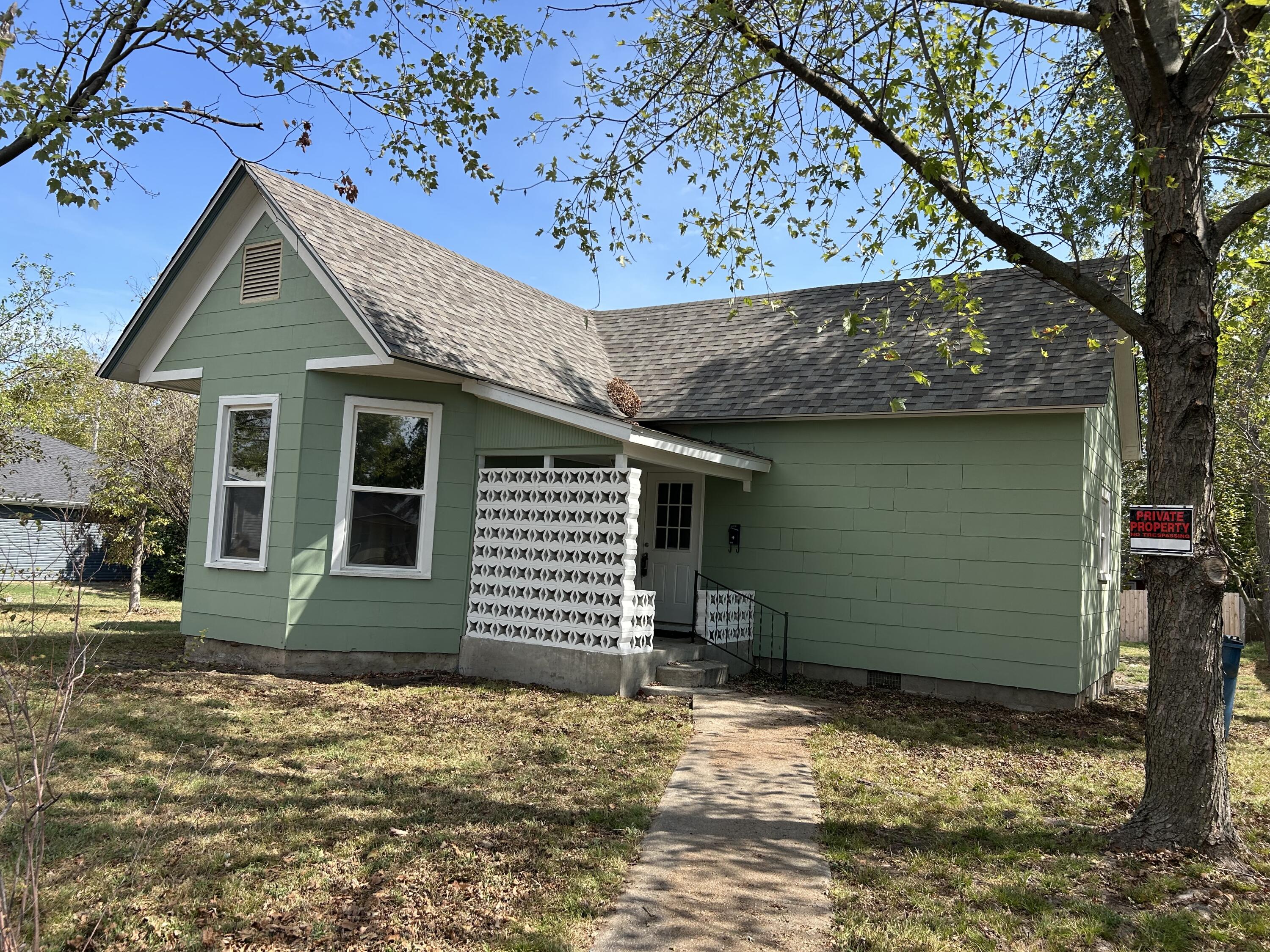 309 South Locust Street Property Photo 1
