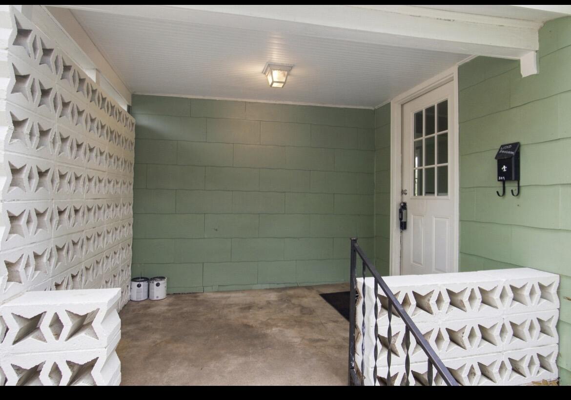309 South Locust Street Property Photo 3