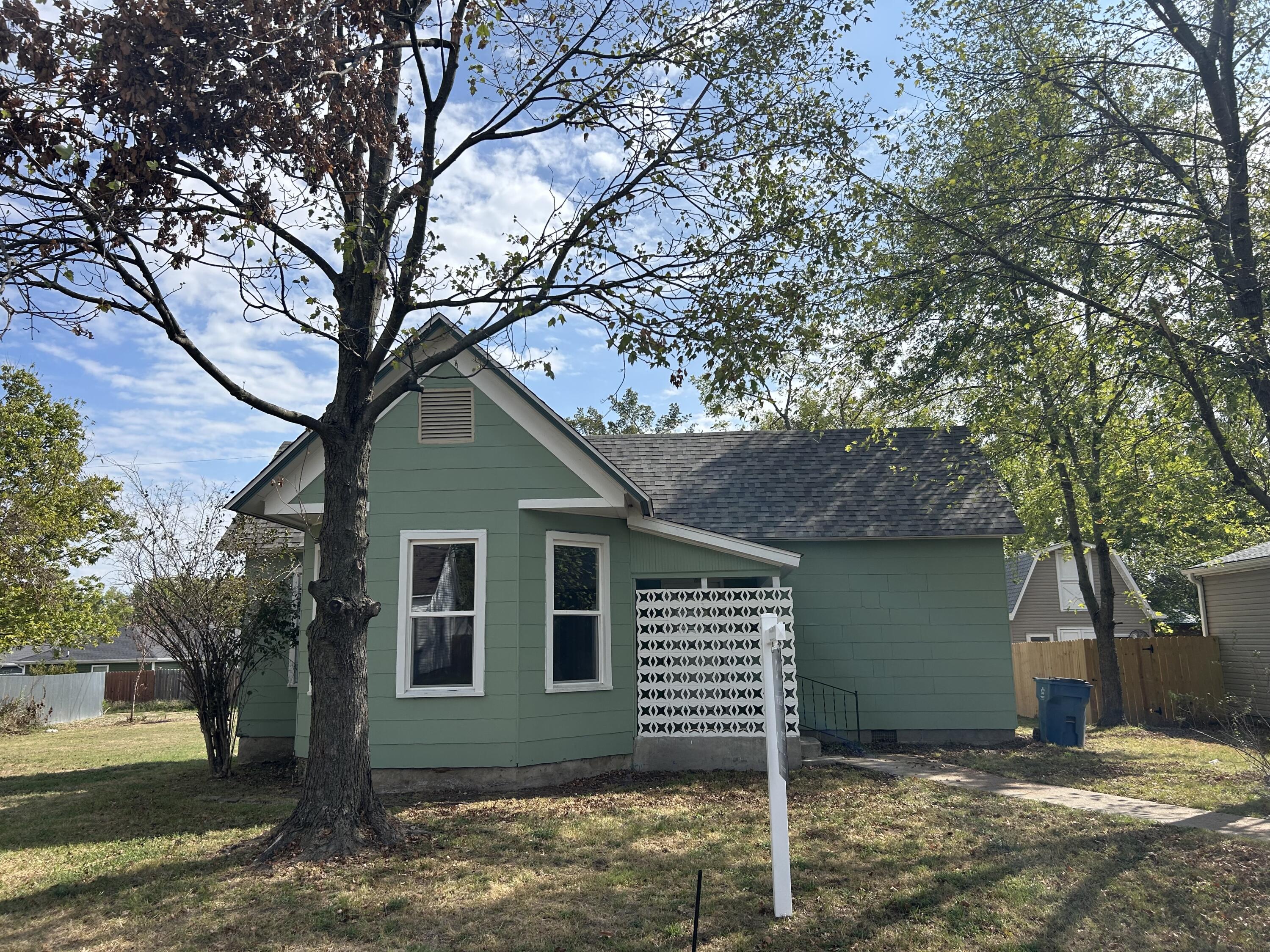 309 South Locust Street Property Photo 4