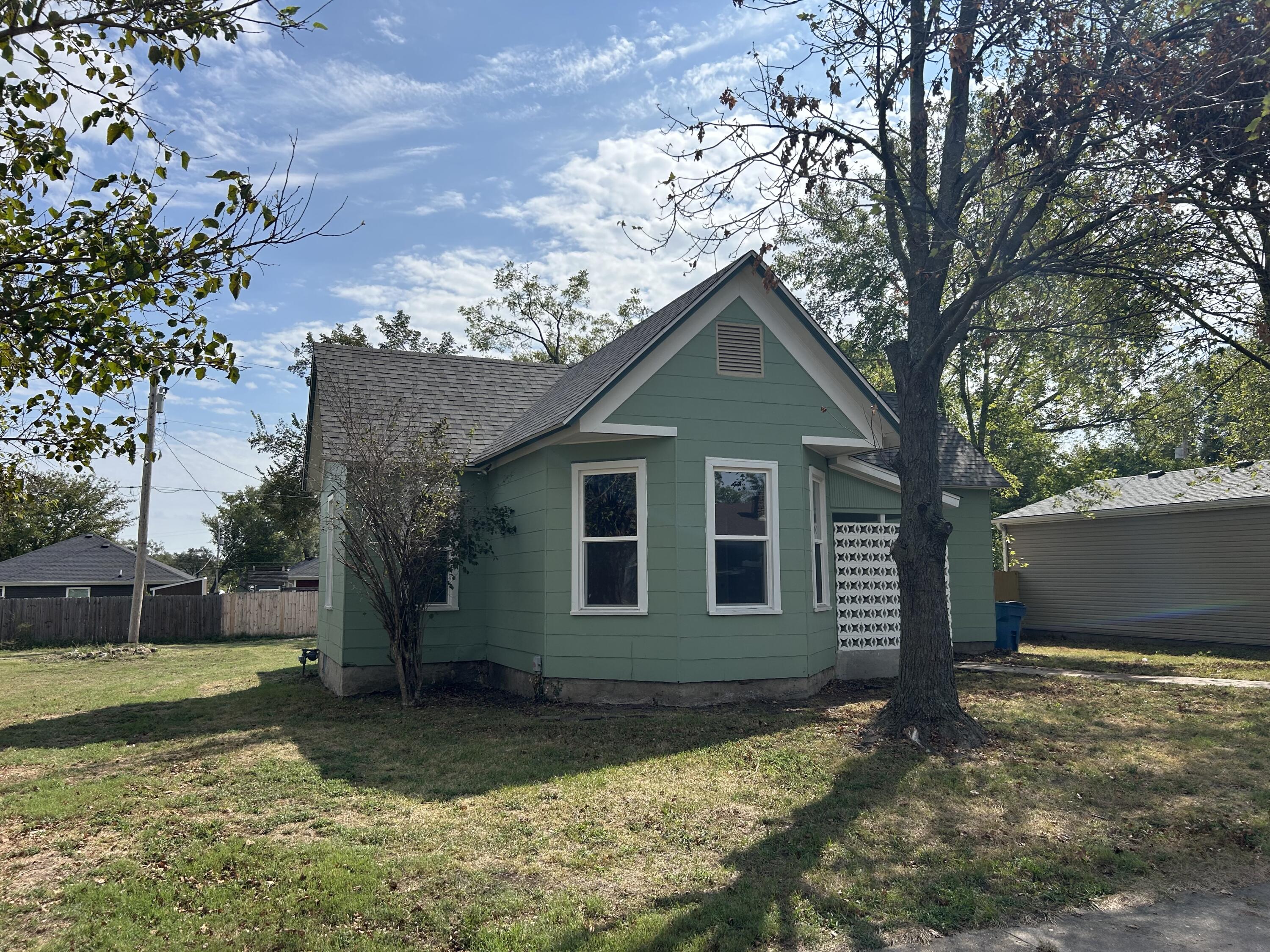 309 South Locust Street Property Photo 5