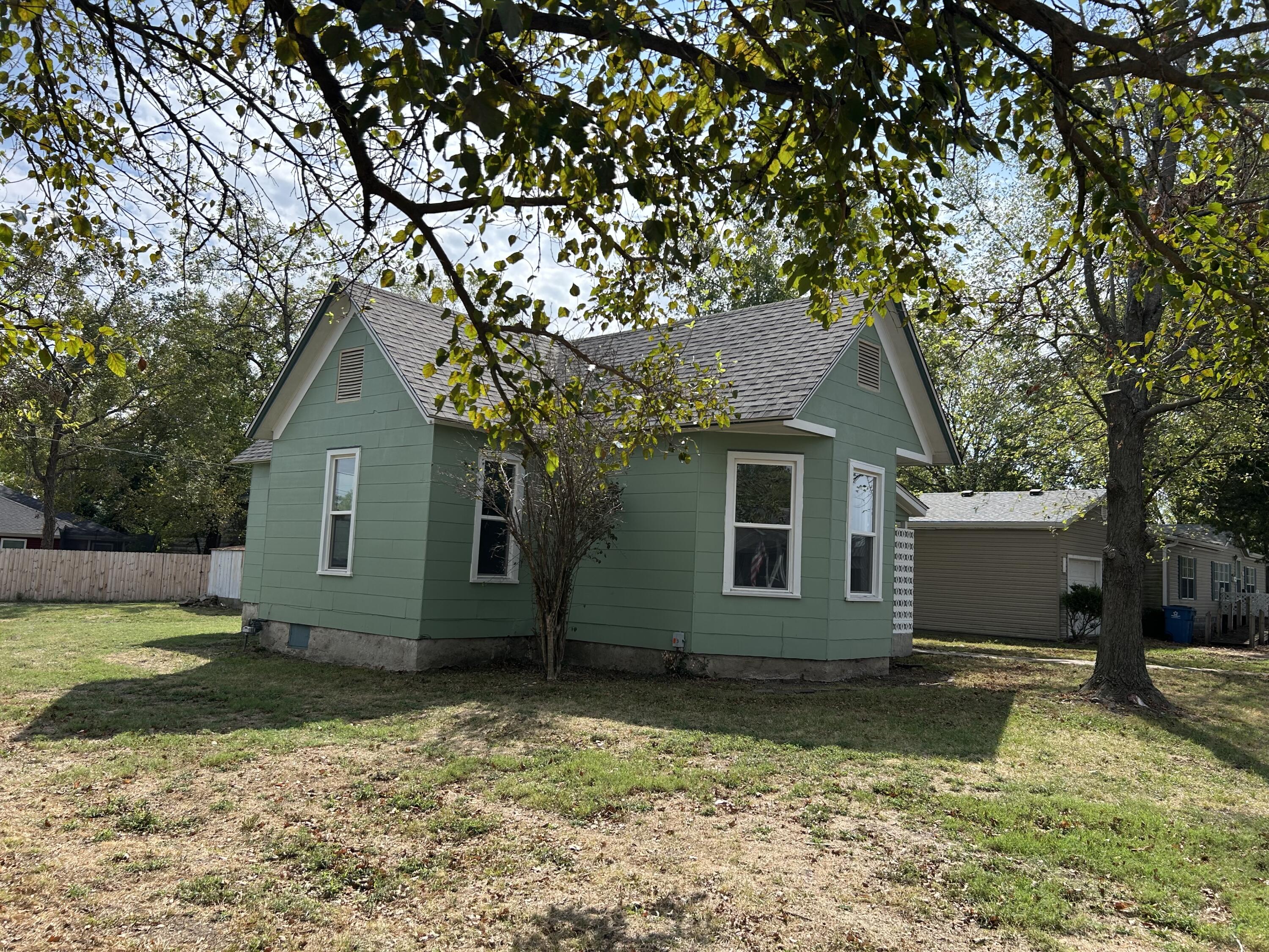 309 South Locust Street Property Photo 6