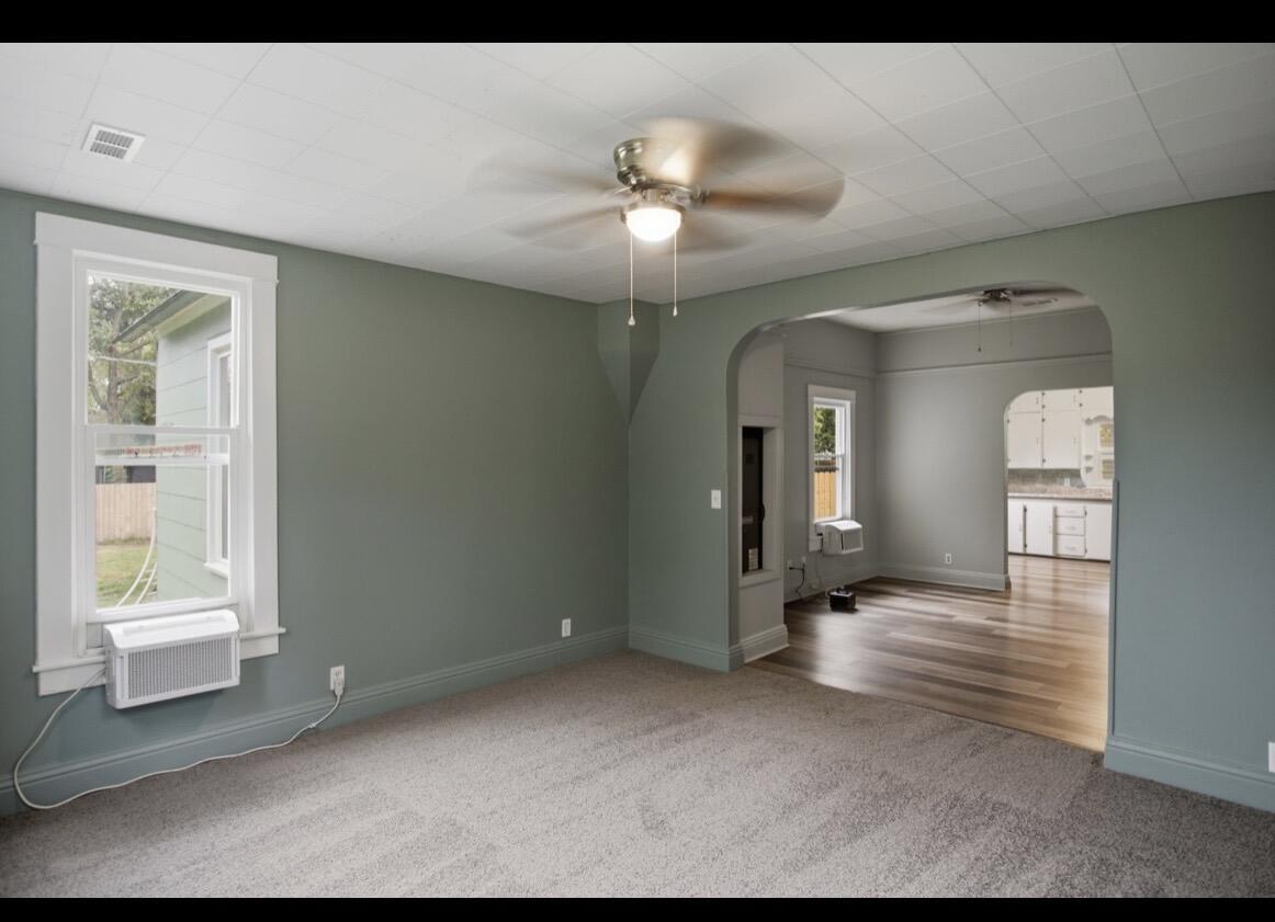 309 South Locust Street Property Photo 8