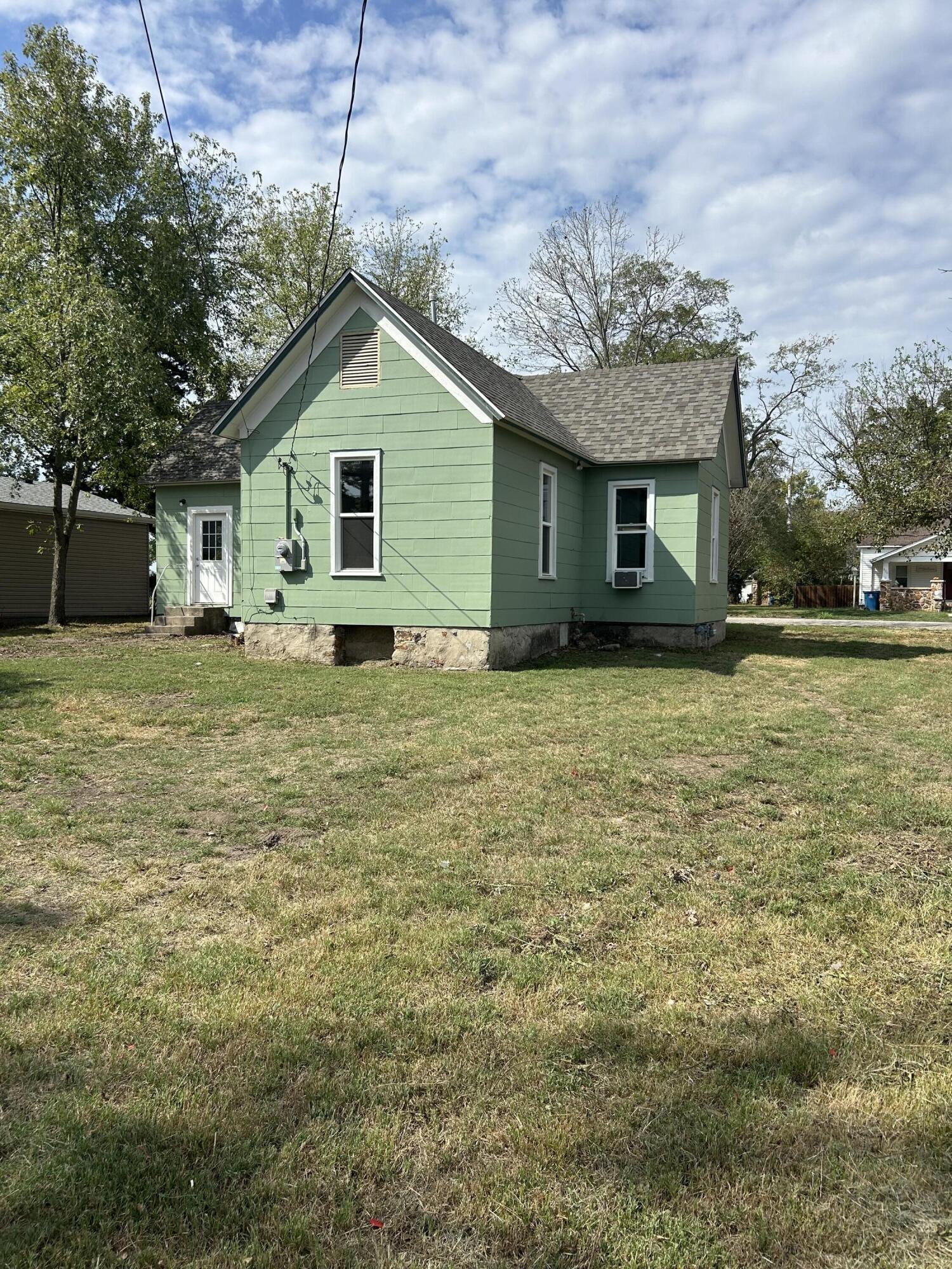 309 South Locust Street Property Photo 8