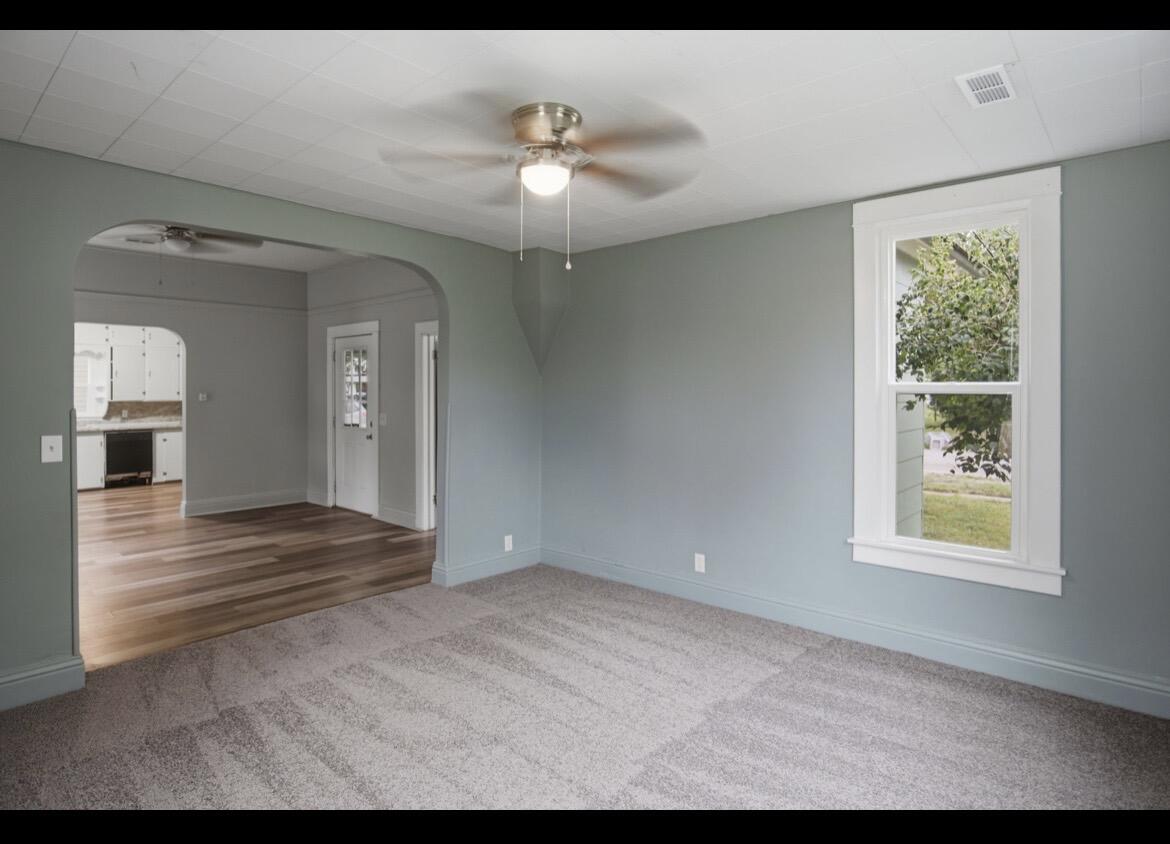 309 South Locust Street Property Photo 9
