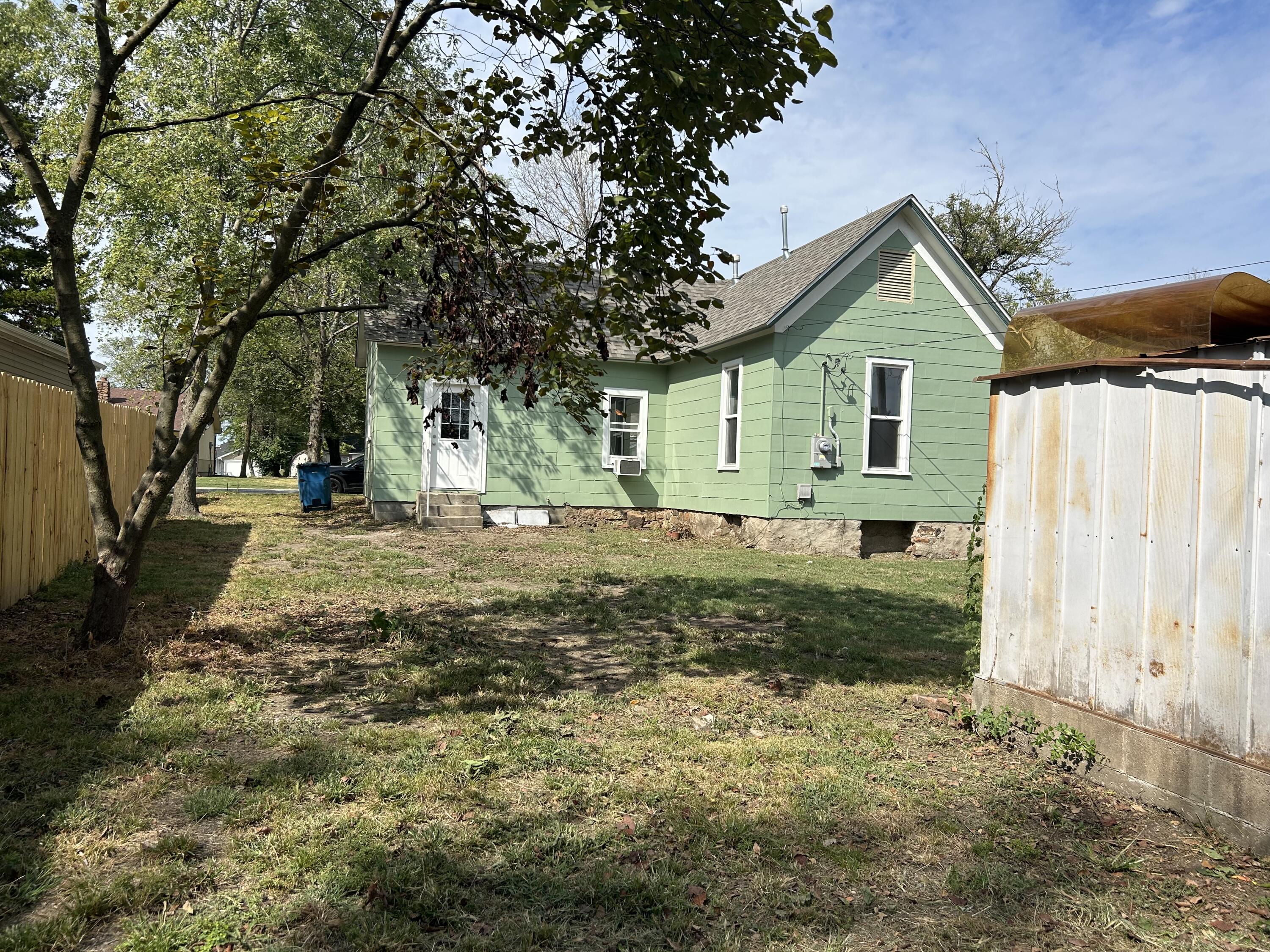 309 South Locust Street Property Photo 9