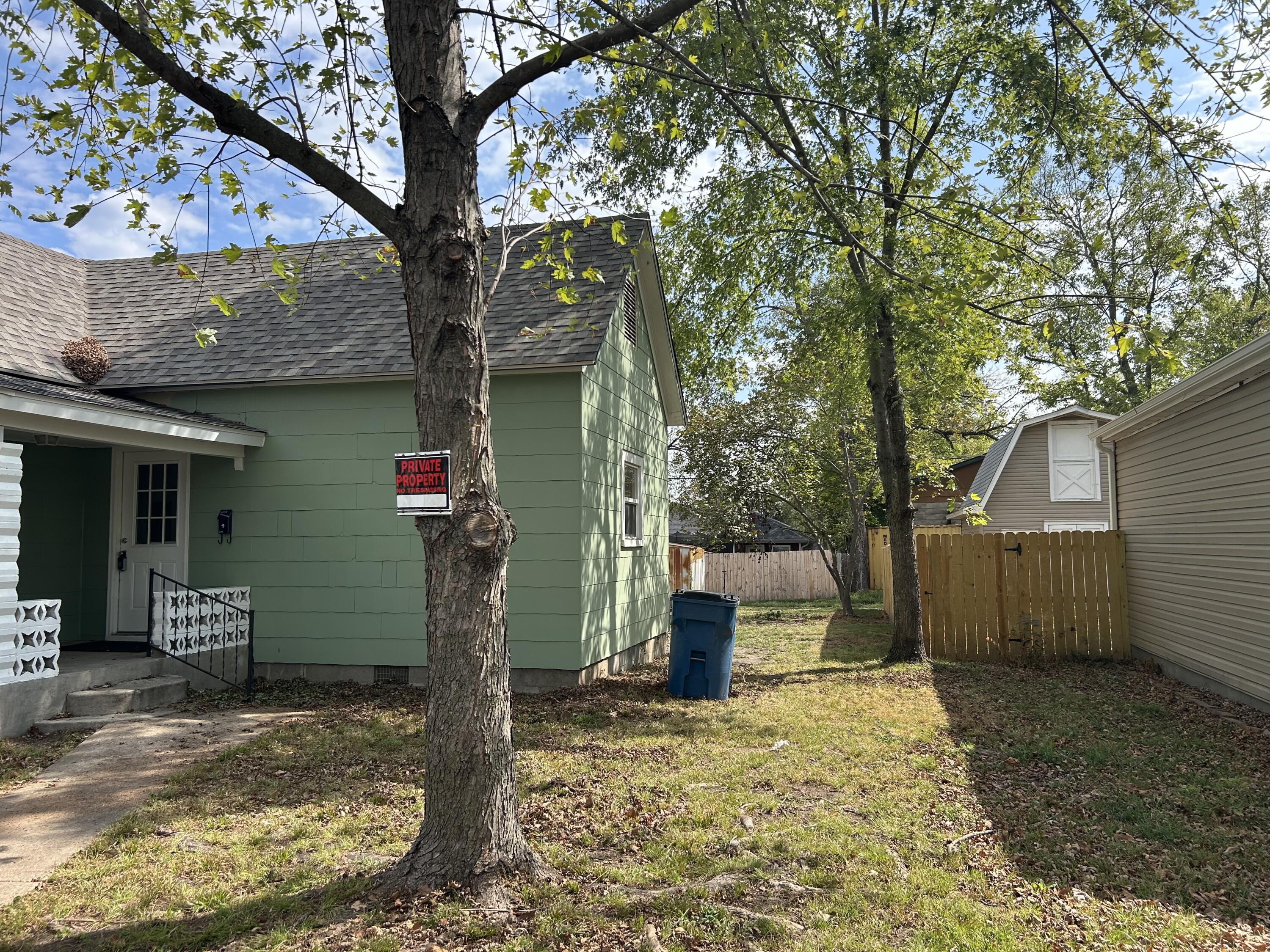 309 South Locust Street Property Photo 11