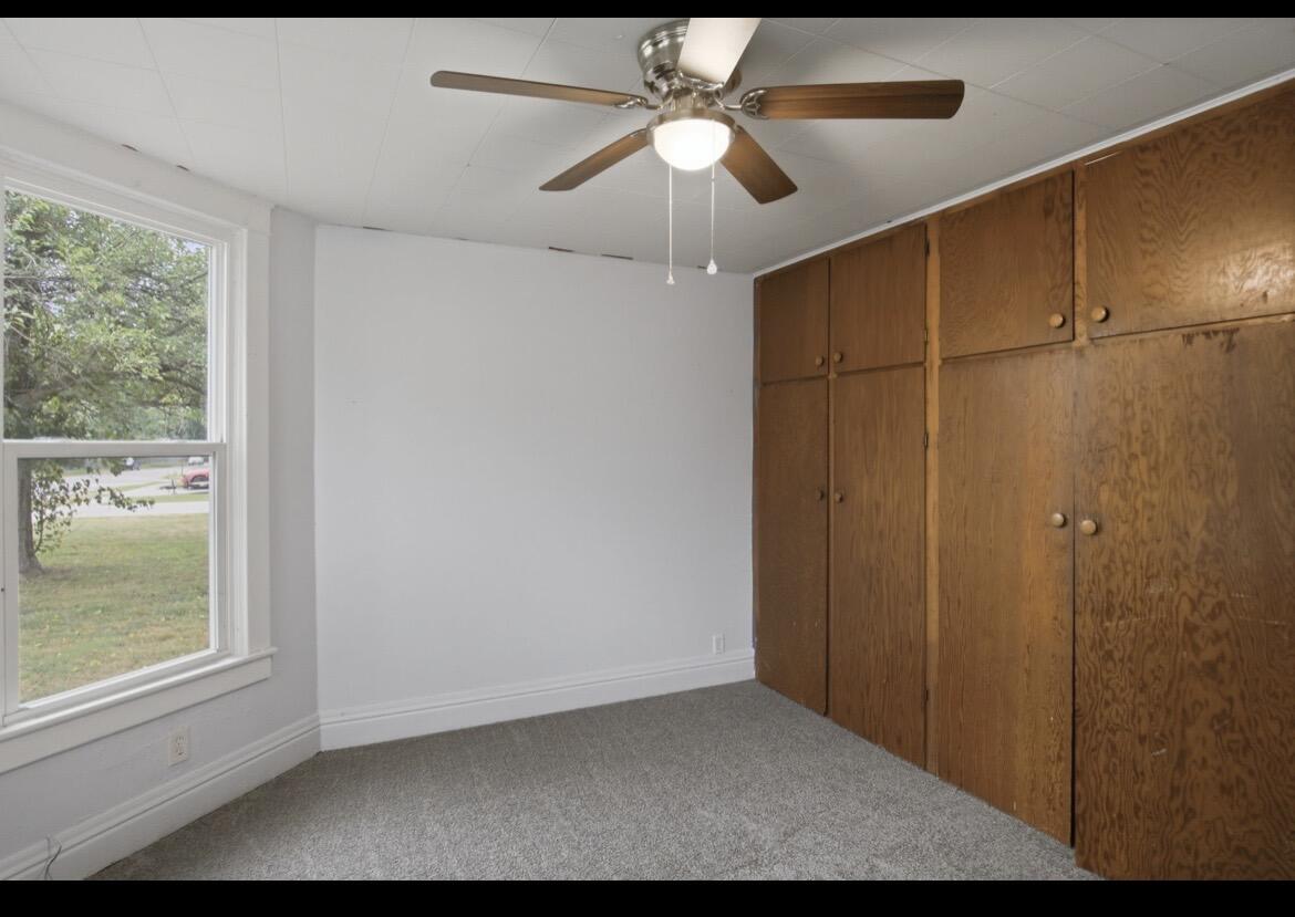 309 South Locust Street Property Photo 12