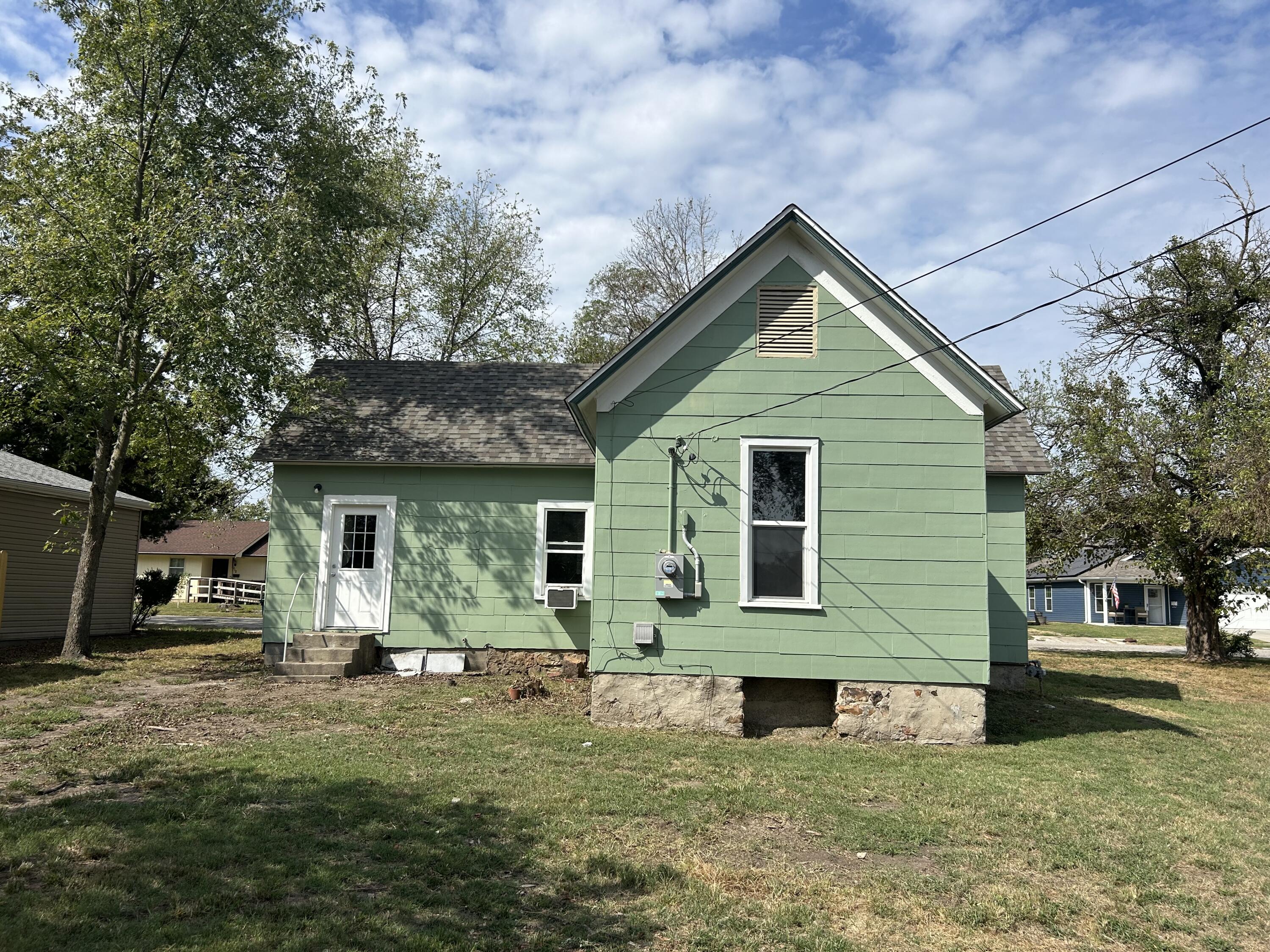 309 South Locust Street Property Photo 12