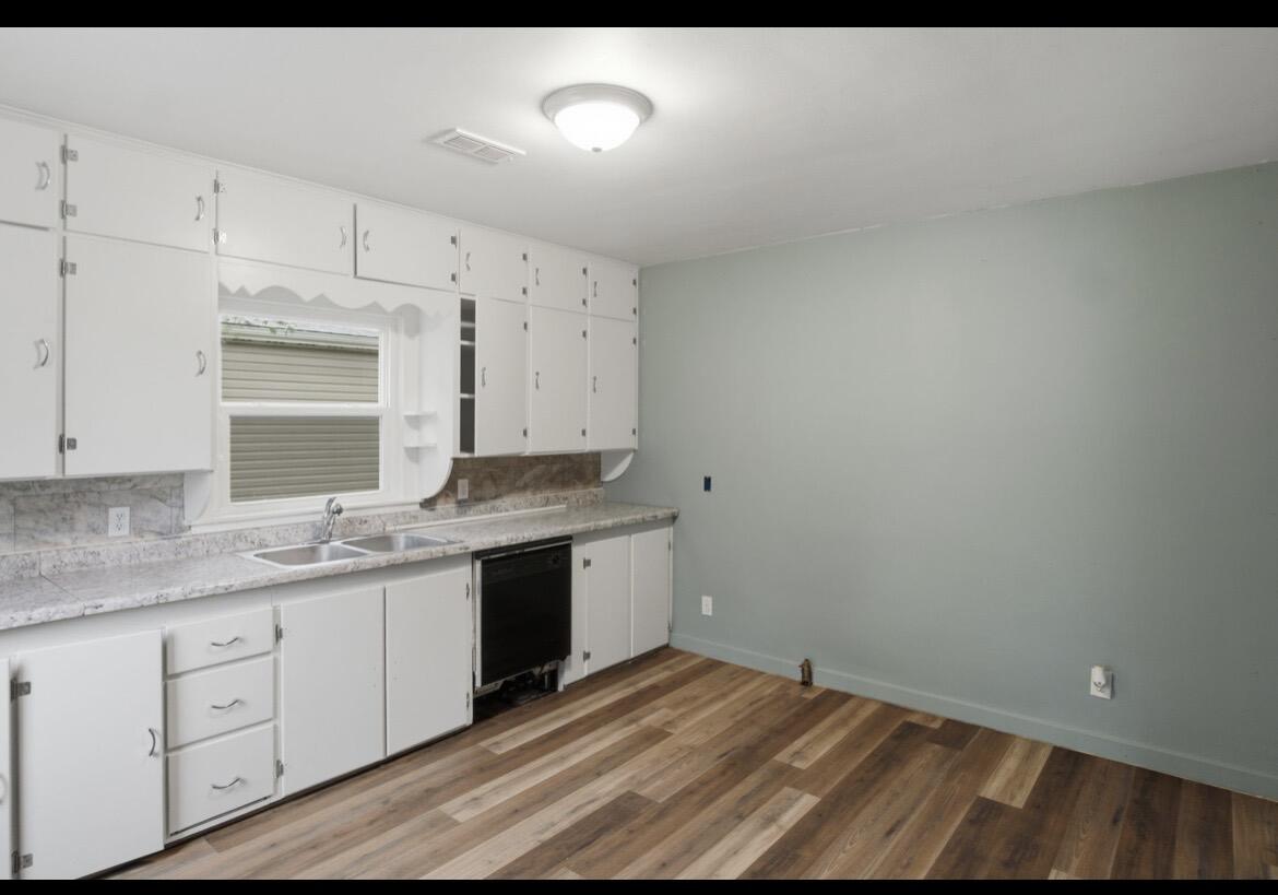 309 South Locust Street Property Photo 13