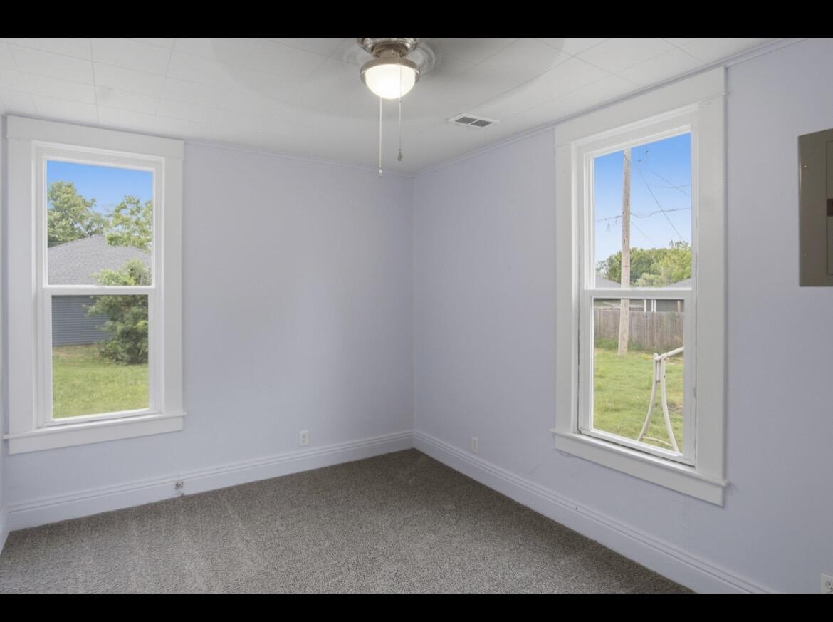 309 South Locust Street Property Photo 17