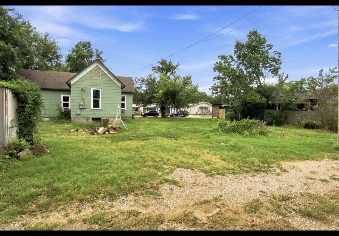 309 South Locust Street Property Photo 21