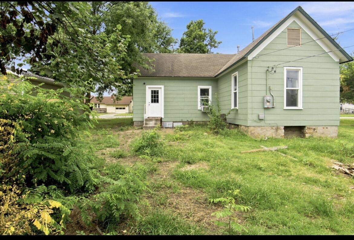 309 South Locust Street Property Photo 23