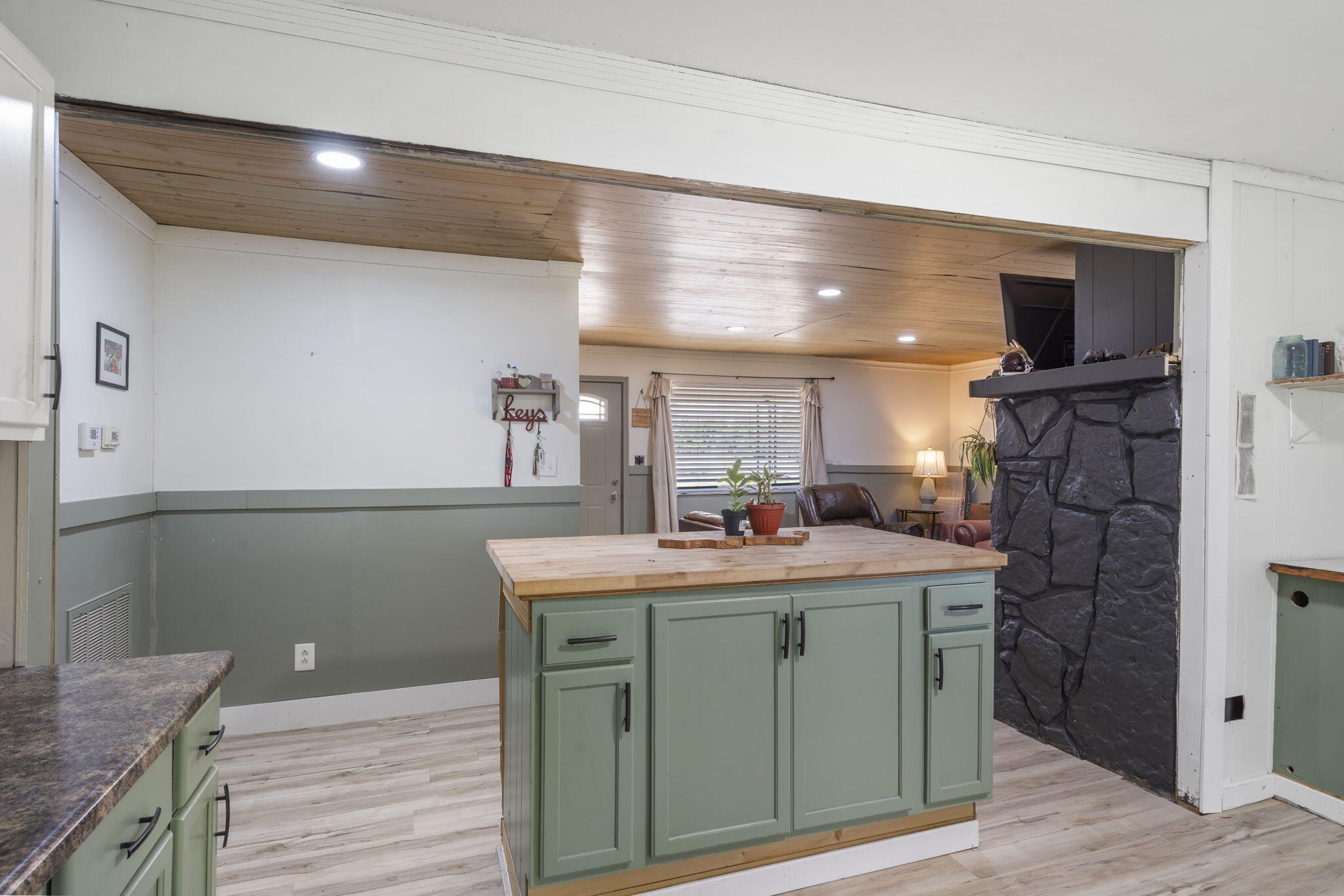 9402 Stone Lane Property Photo 11