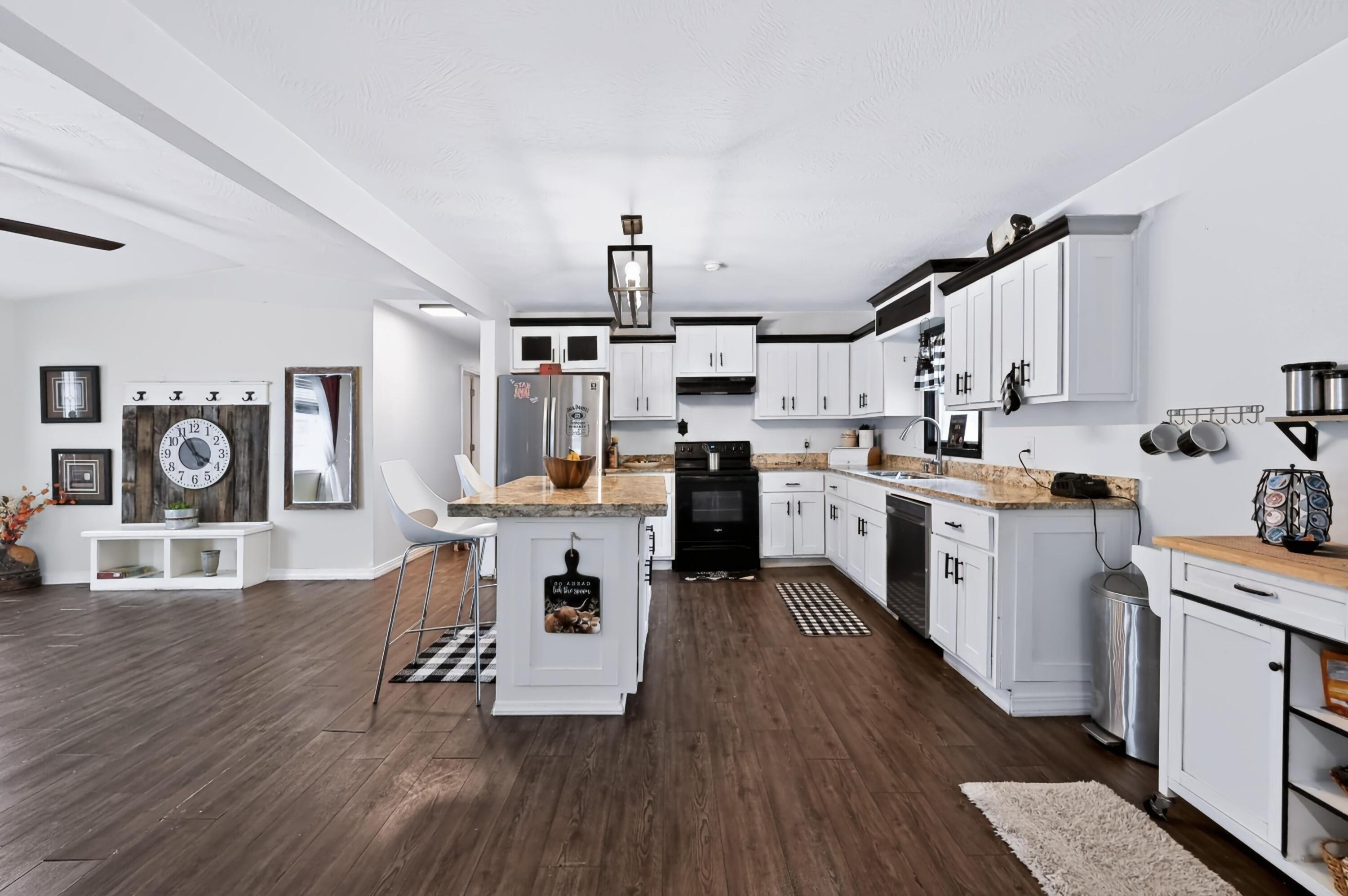2403 Eve Road Property Photo 10