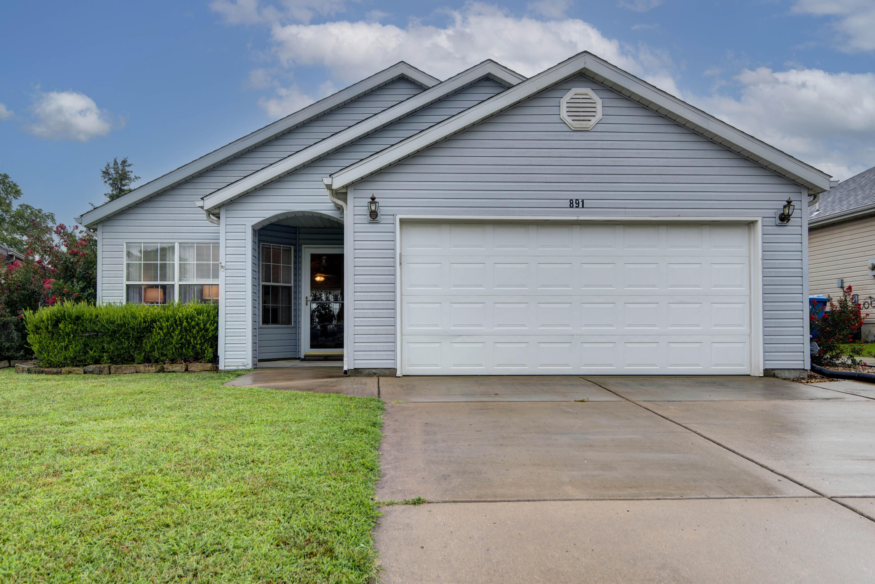 891 South Hickory Lane Property Photo 1