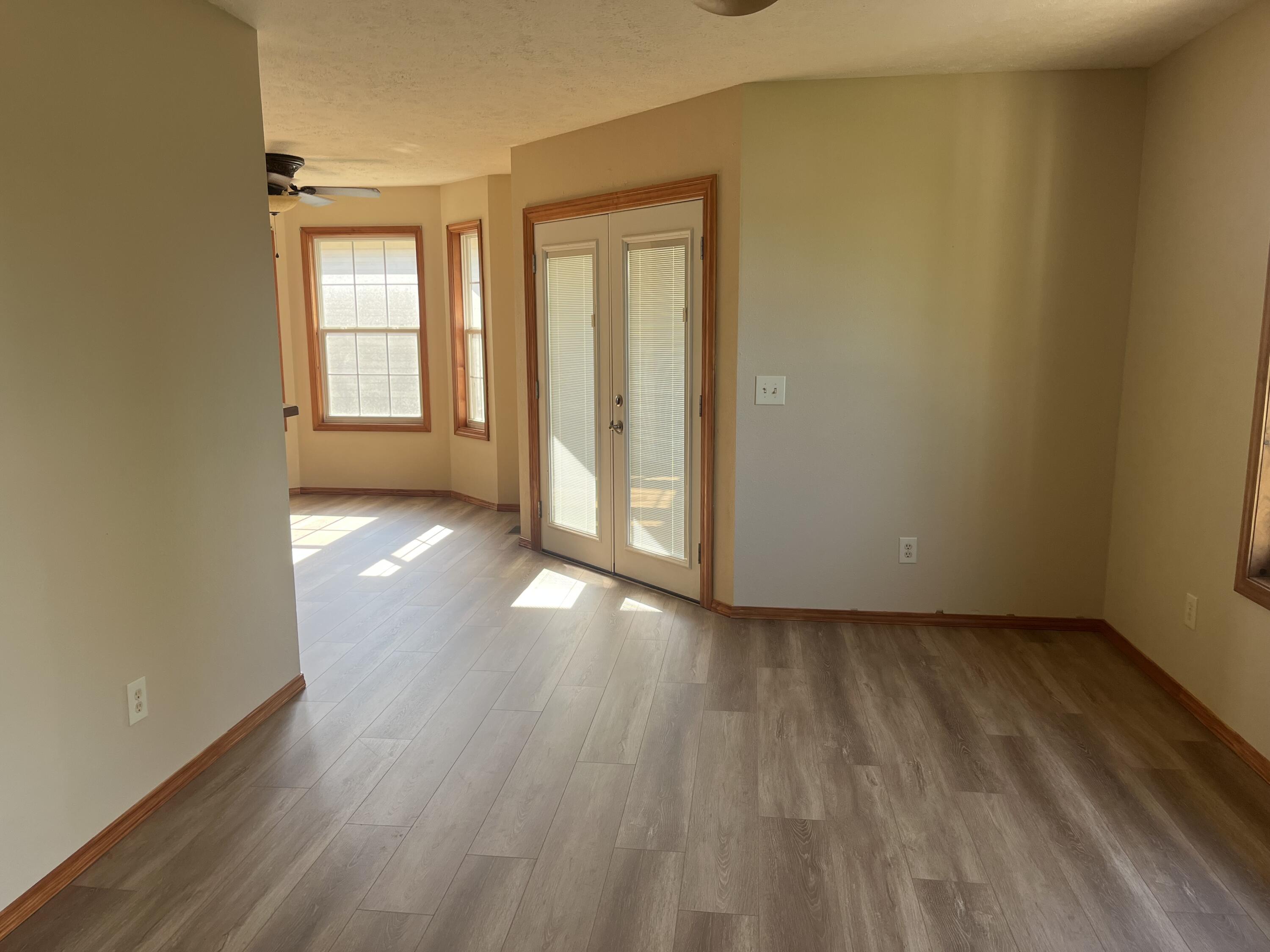 4362 West 2nd Street Property Photo 9