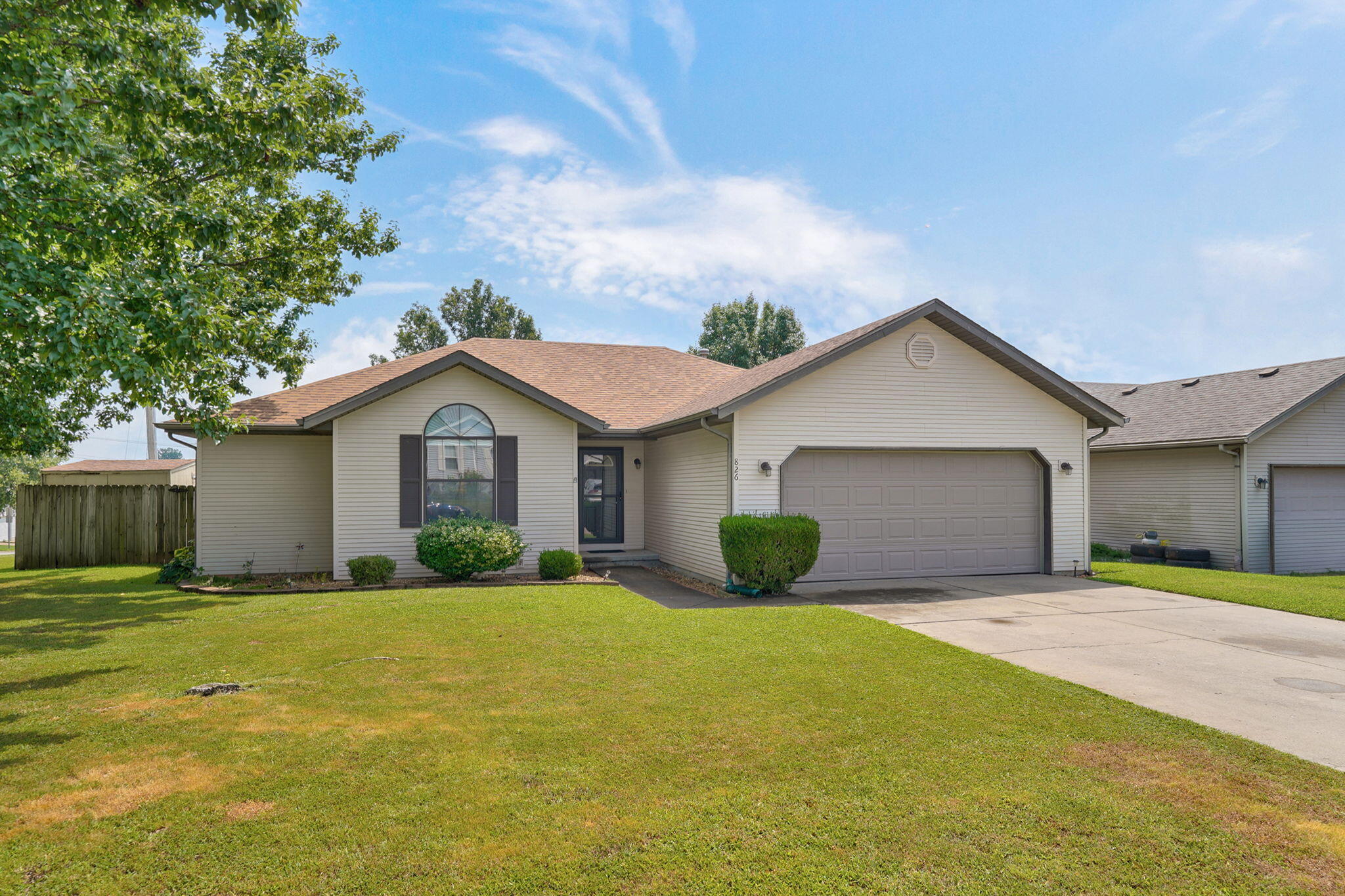 826 South Chinkapin Avenue Property Photo 1