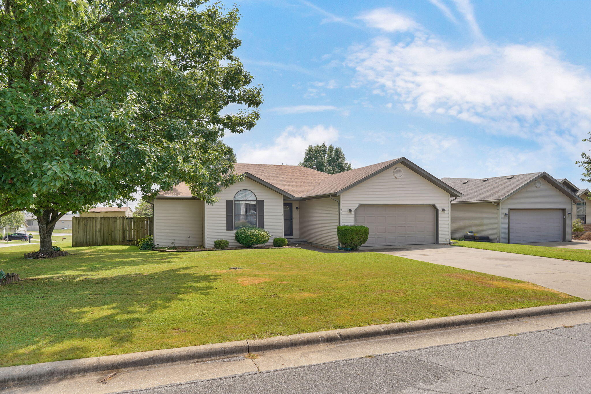 826 South Chinkapin Avenue Property Photo 2