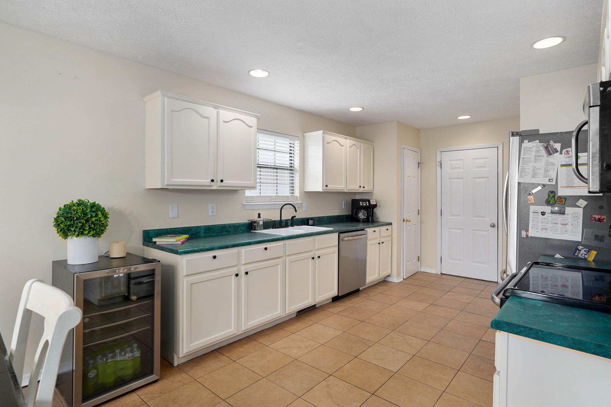 826 South Chinkapin Avenue Property Photo 9