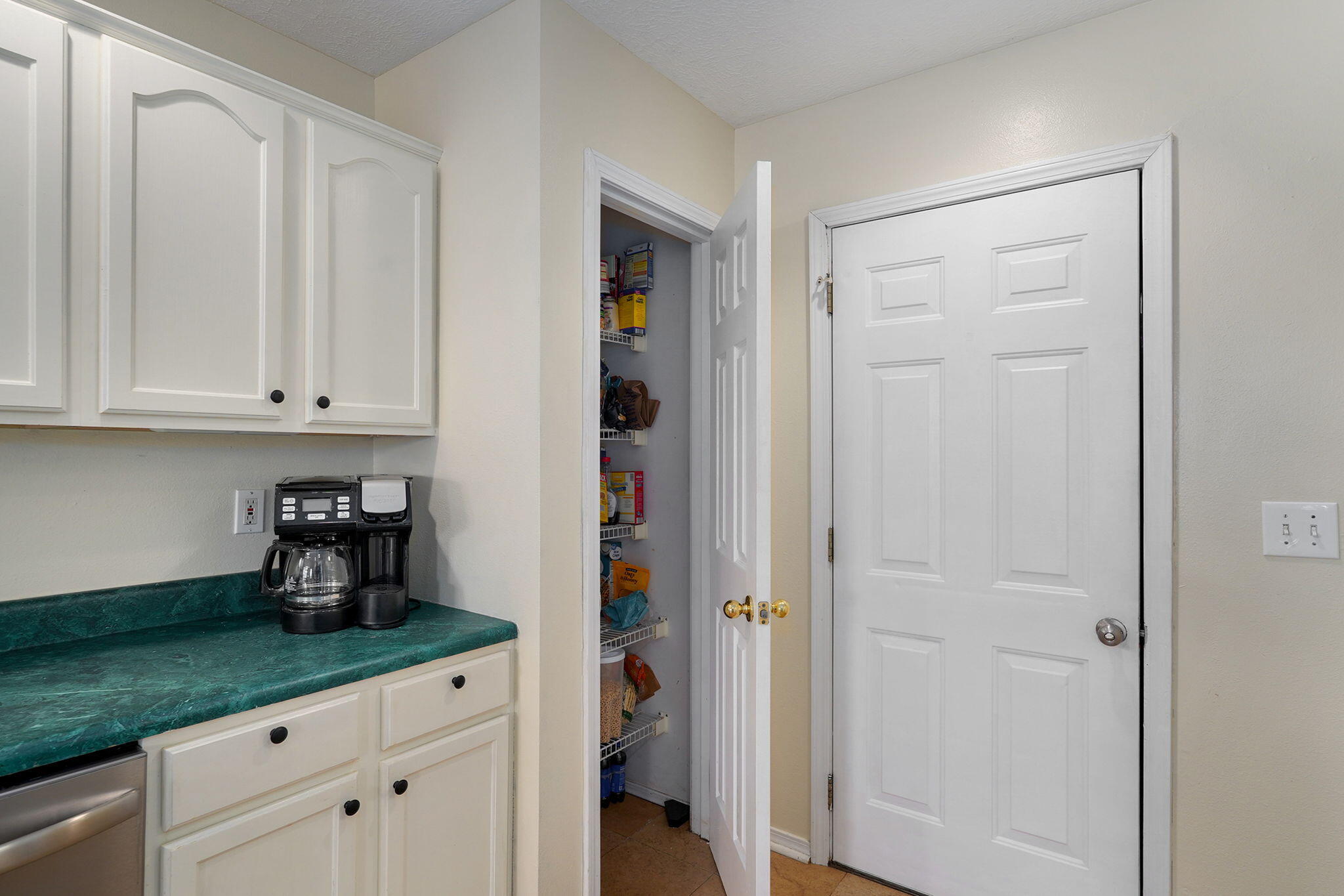826 South Chinkapin Avenue Property Photo 12