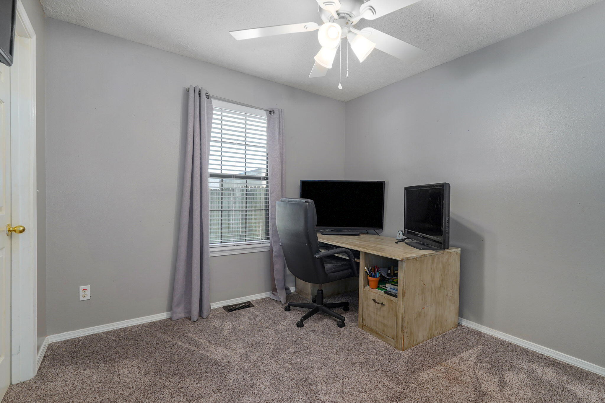 826 South Chinkapin Avenue Property Photo 14