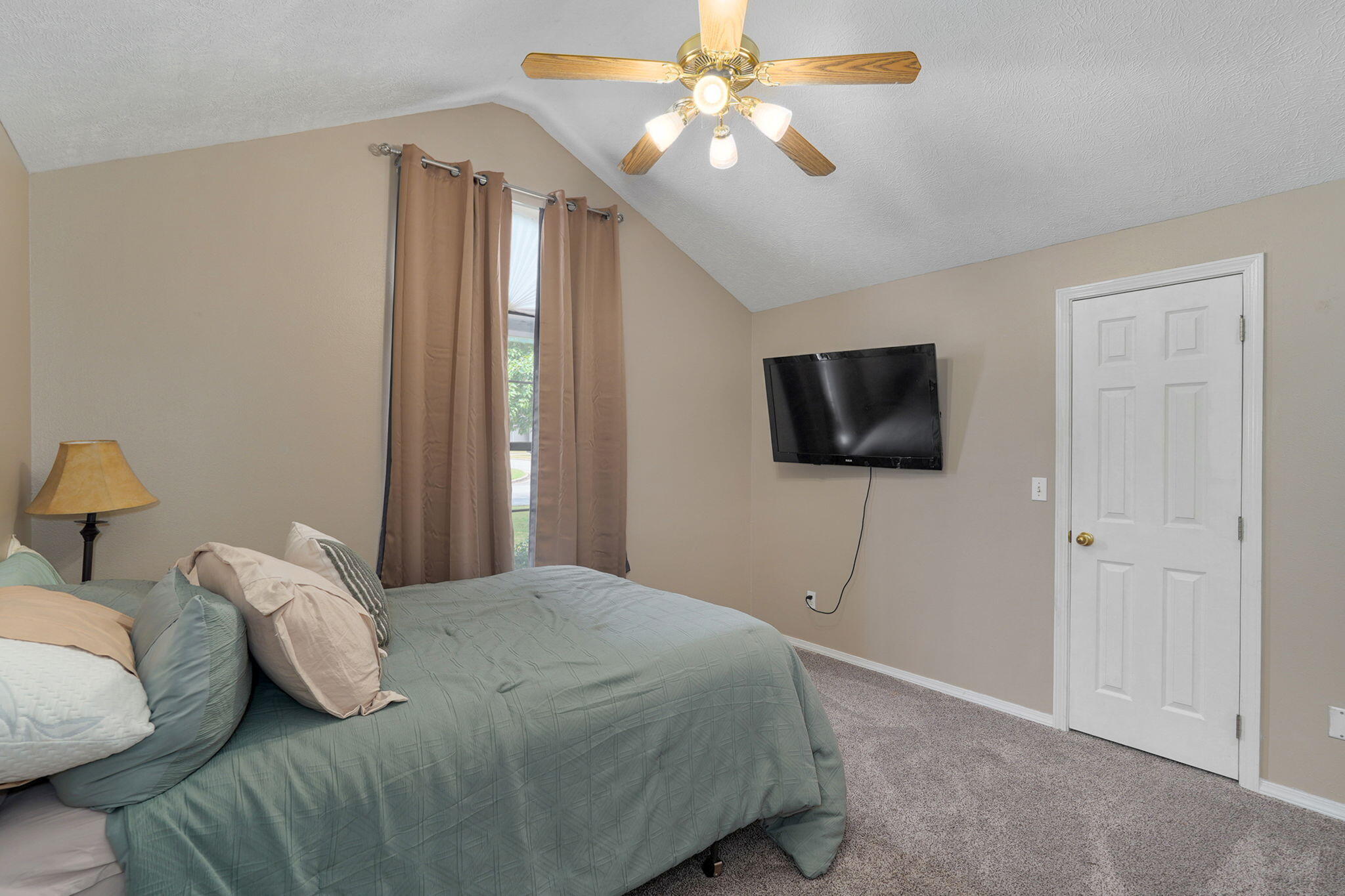 826 South Chinkapin Avenue Property Photo 16