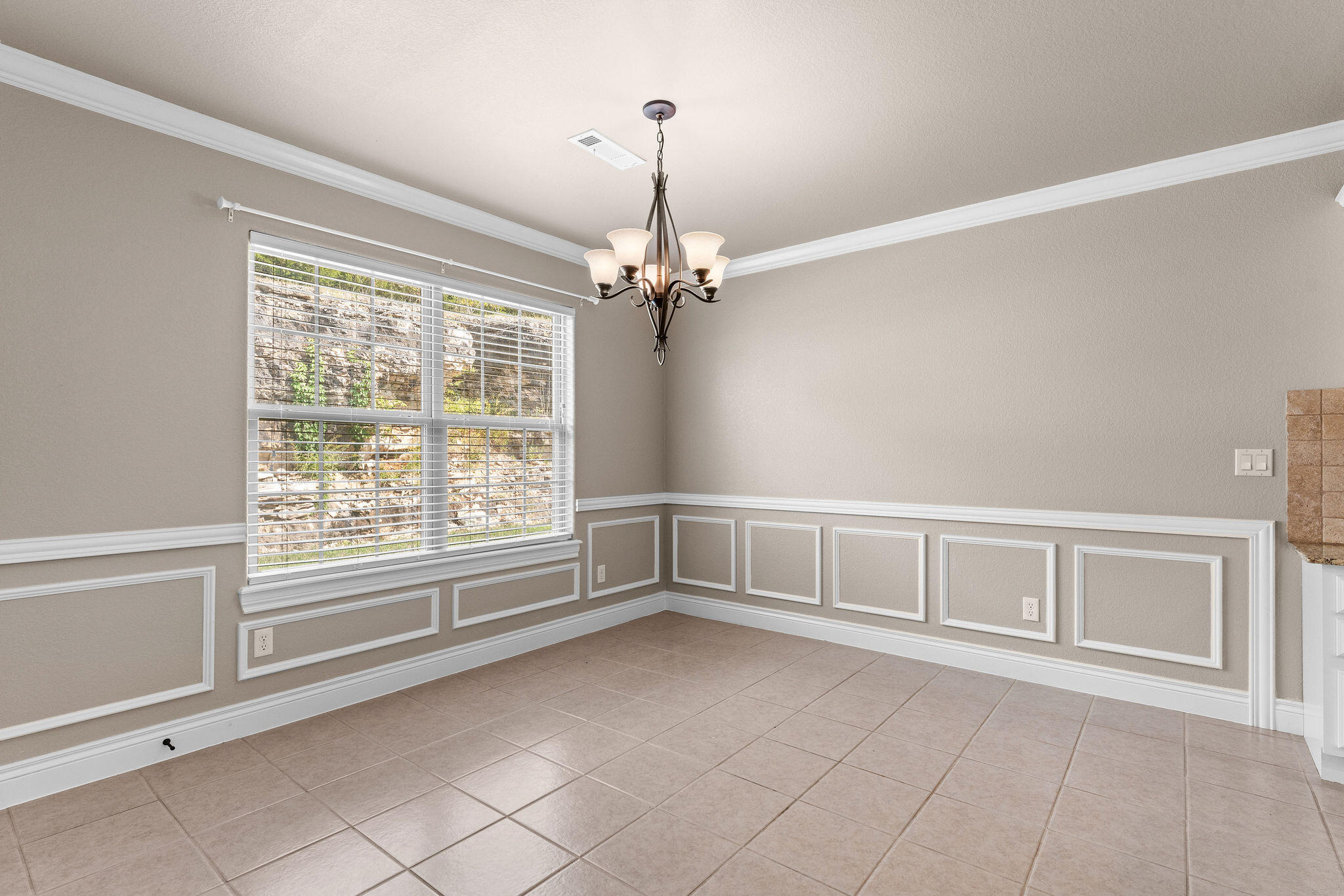 180 Stoney Pointe Drive Property Photo 12