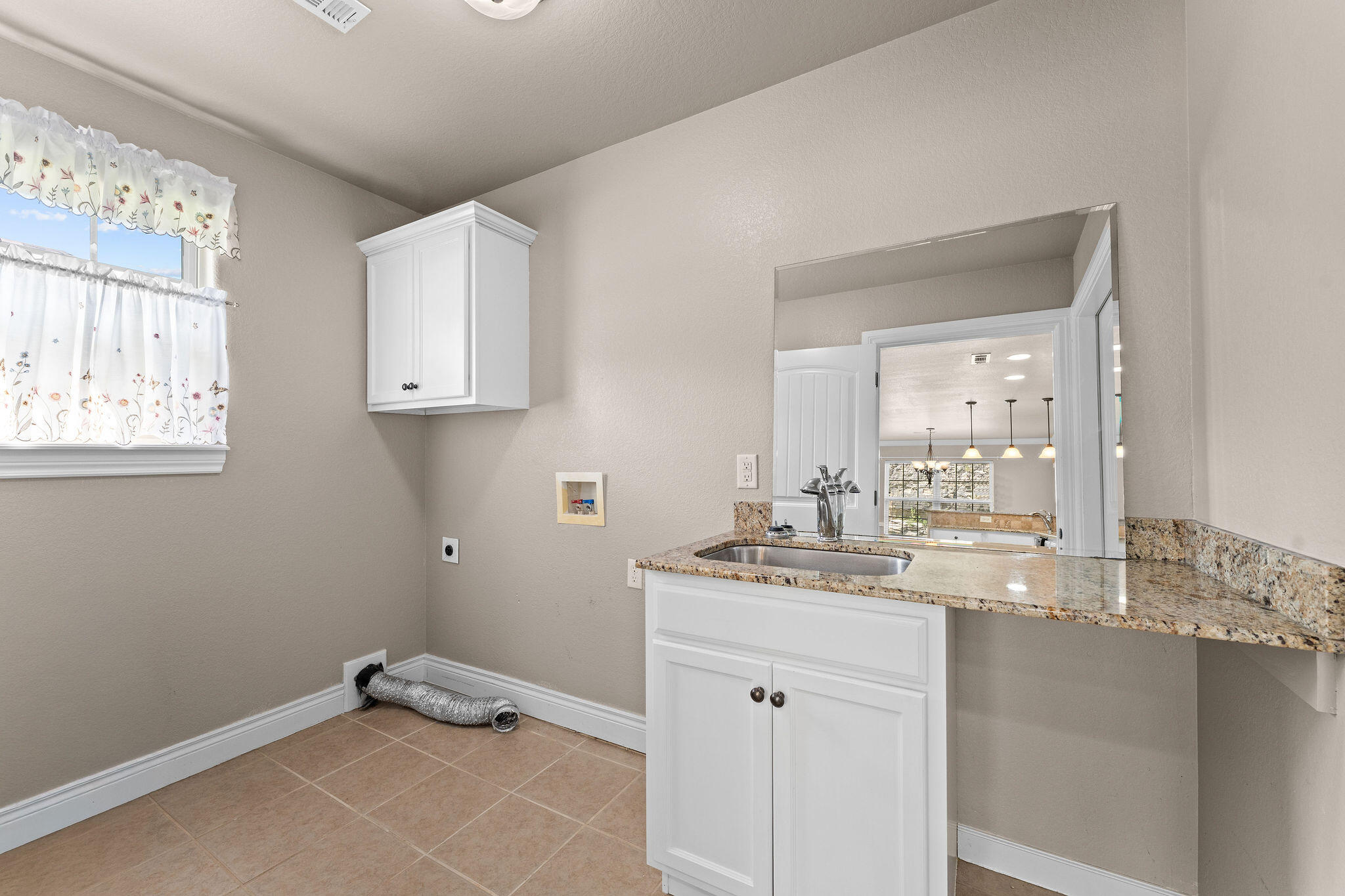 180 Stoney Pointe Drive Property Photo 14