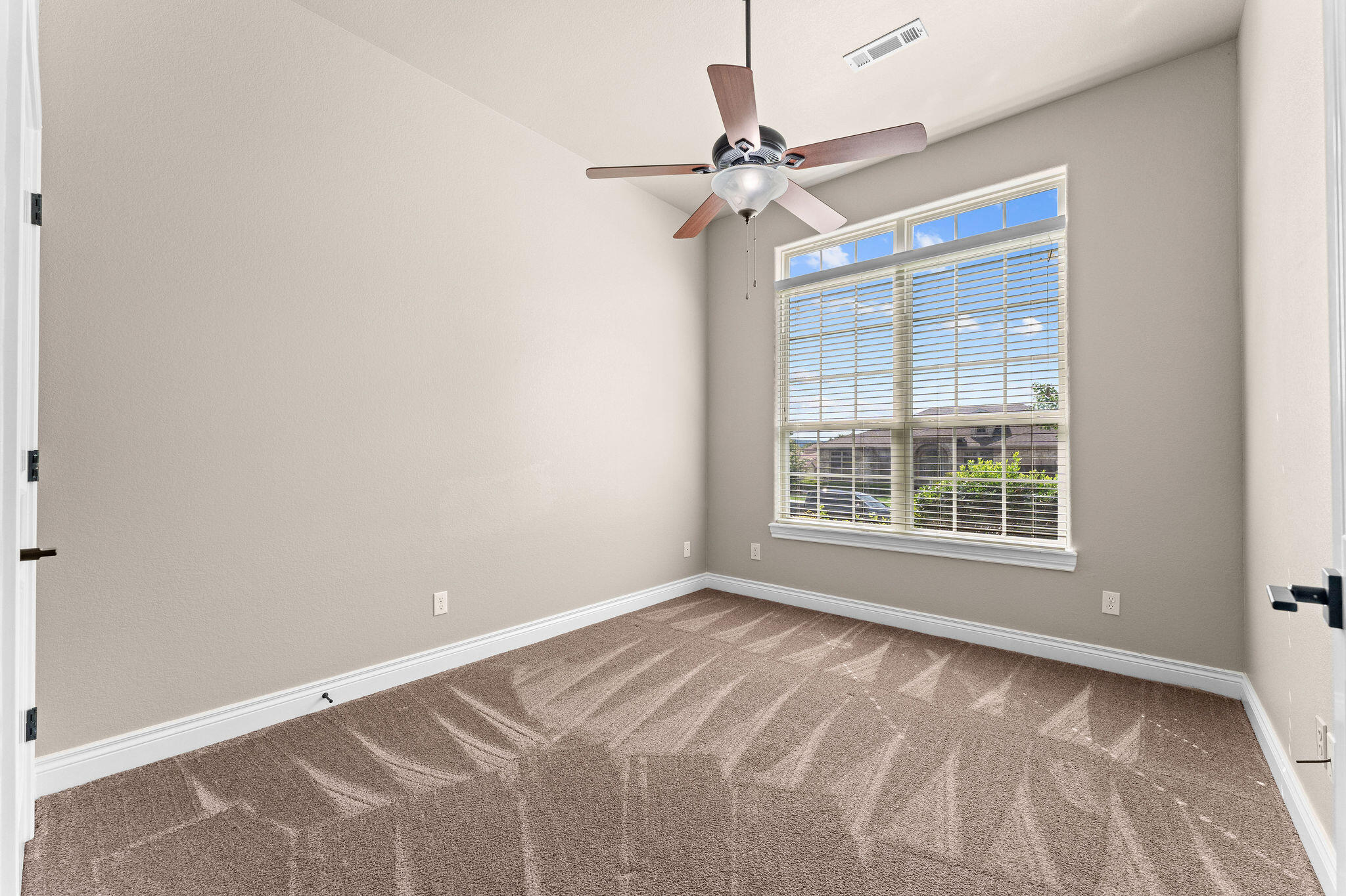 180 Stoney Pointe Drive Property Photo 23