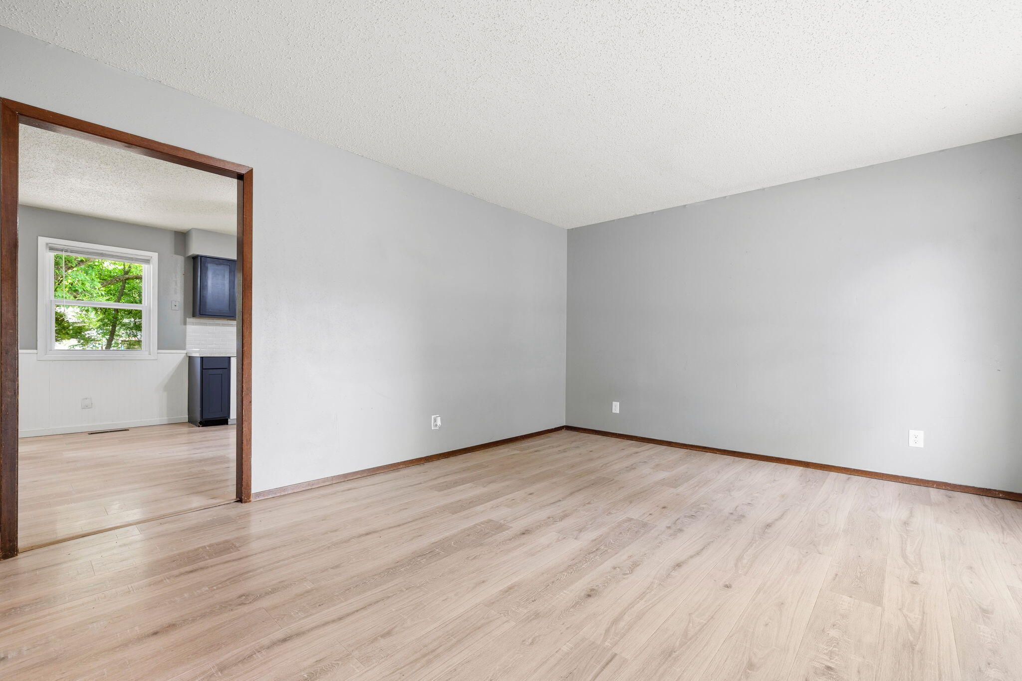 122 North Pinewood Avenue Property Photo 4