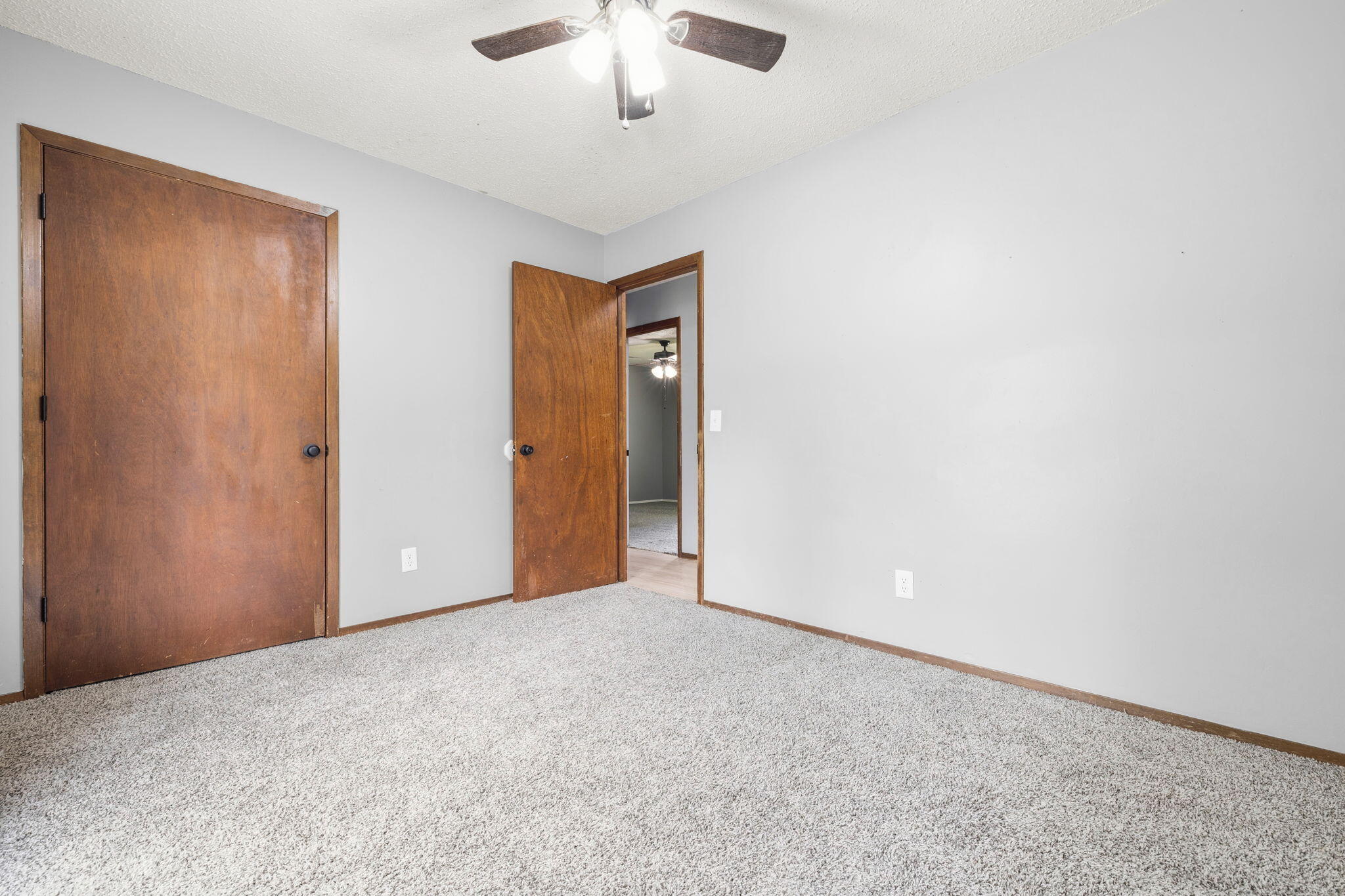 122 North Pinewood Avenue Property Photo 13