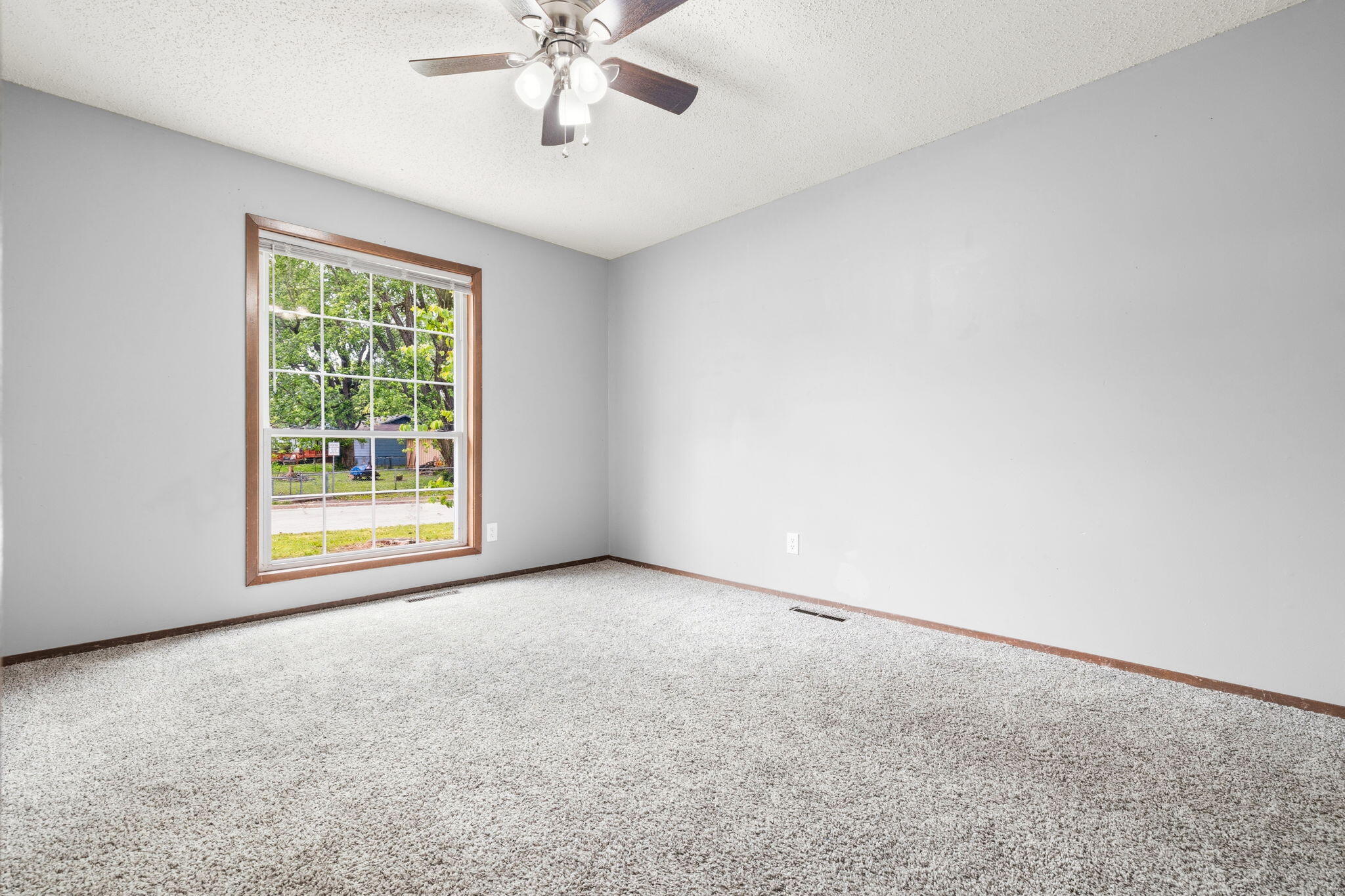 122 North Pinewood Avenue Property Photo 14