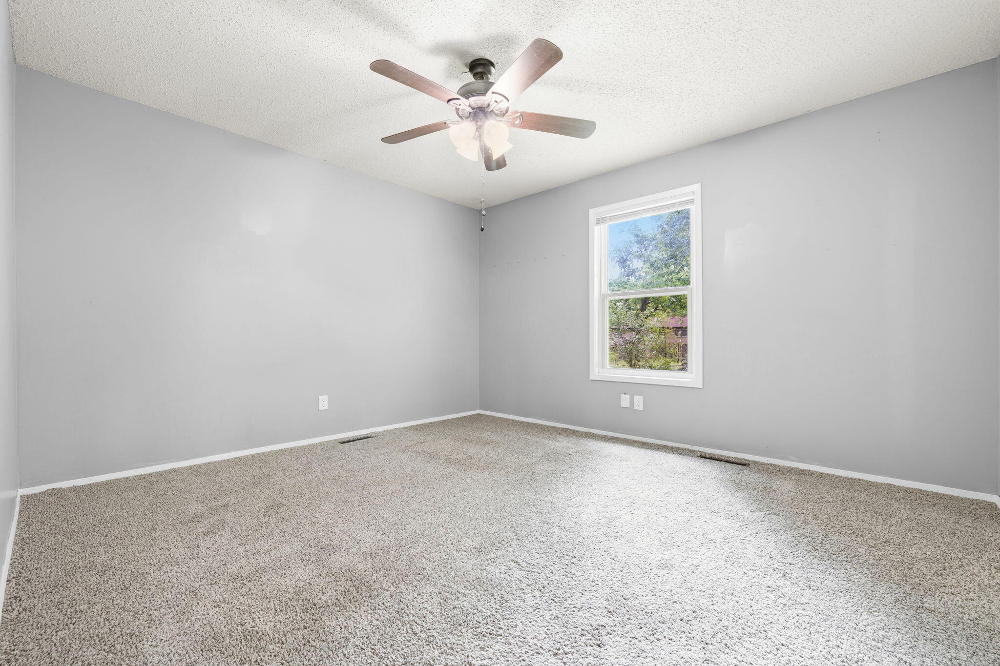 122 North Pinewood Avenue Property Photo 16