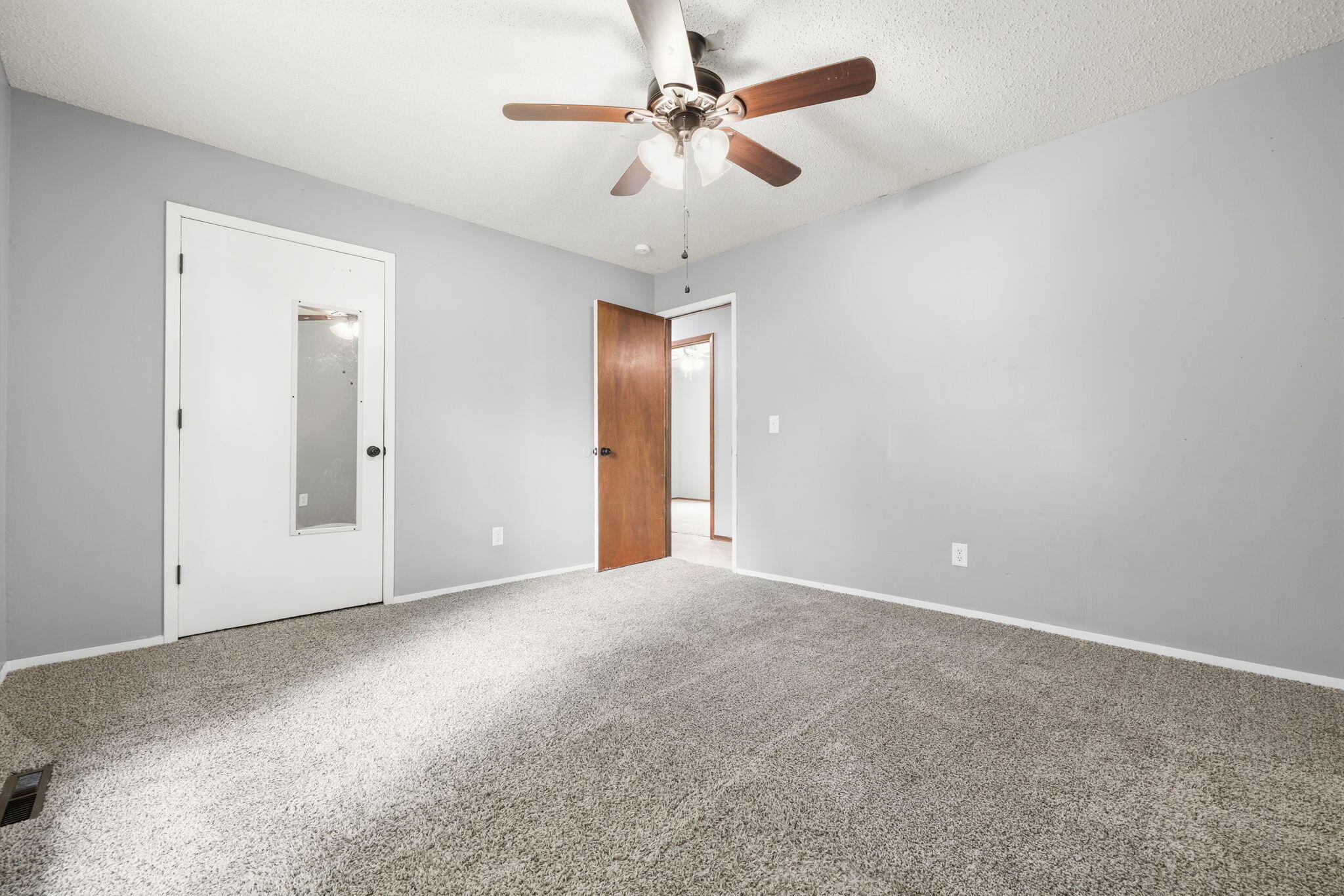 122 North Pinewood Avenue Property Photo 17