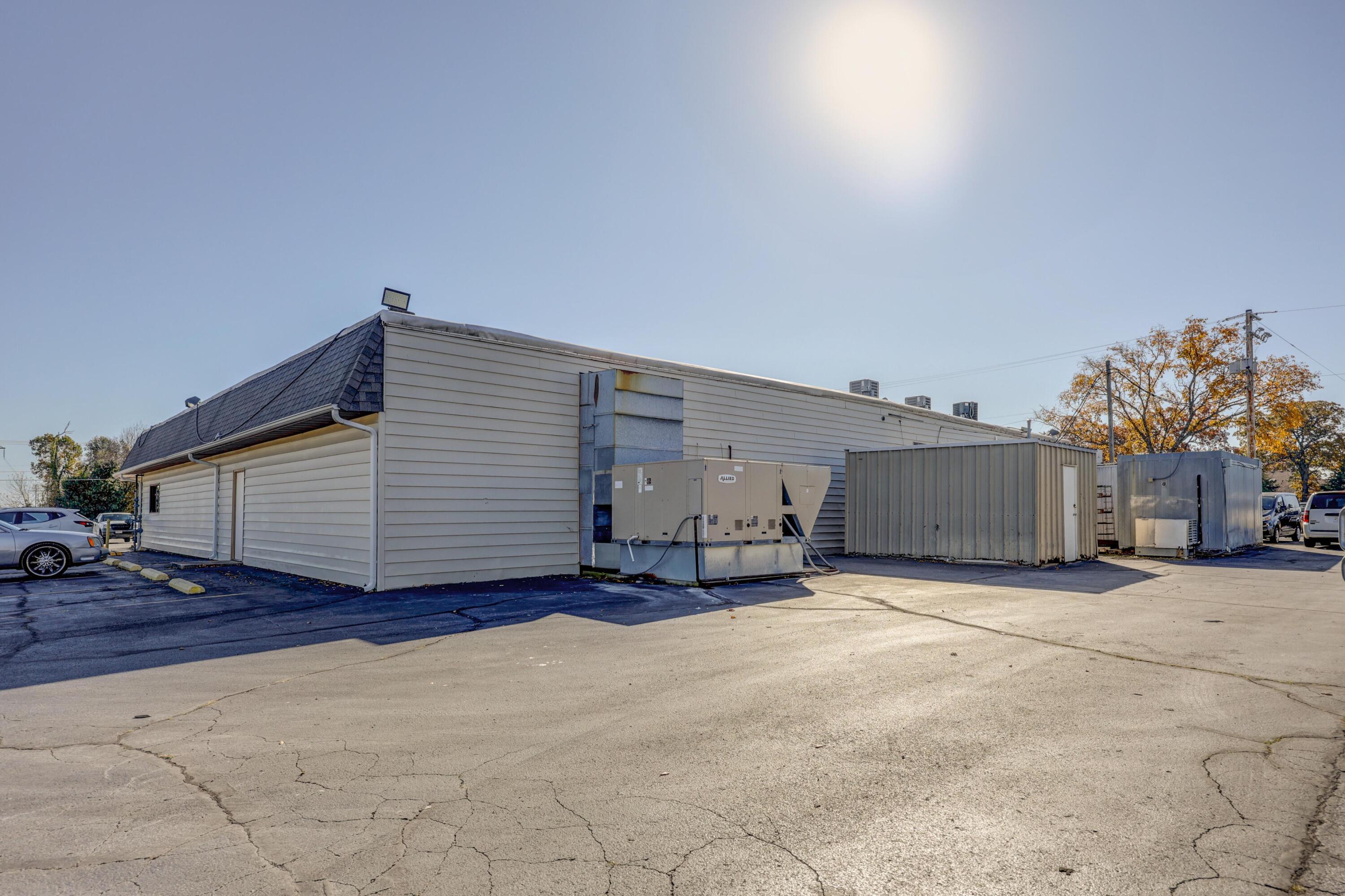 2728 North Rangeline Road Property Photo 2