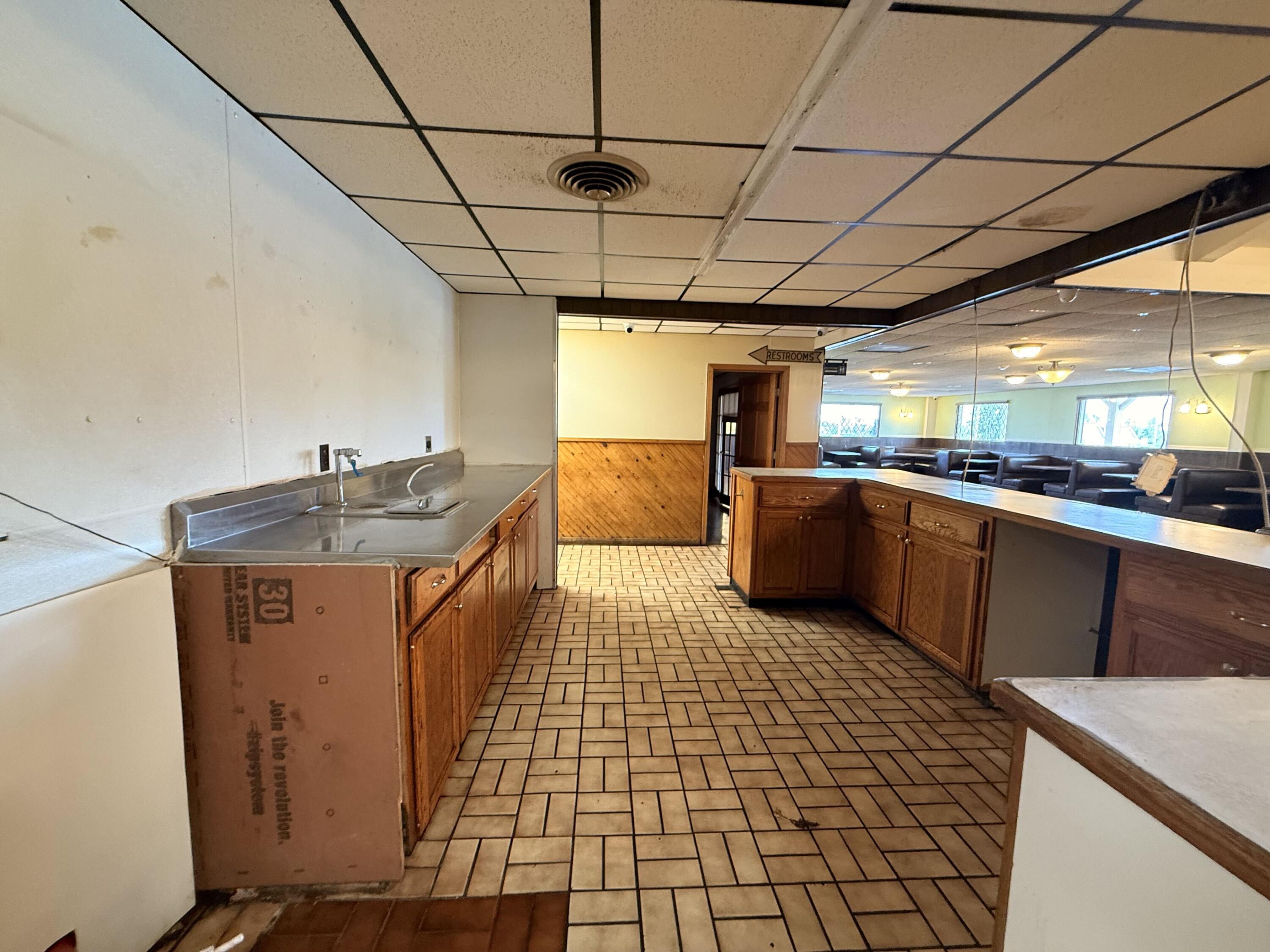 2728 North Rangeline Road Property Photo 10