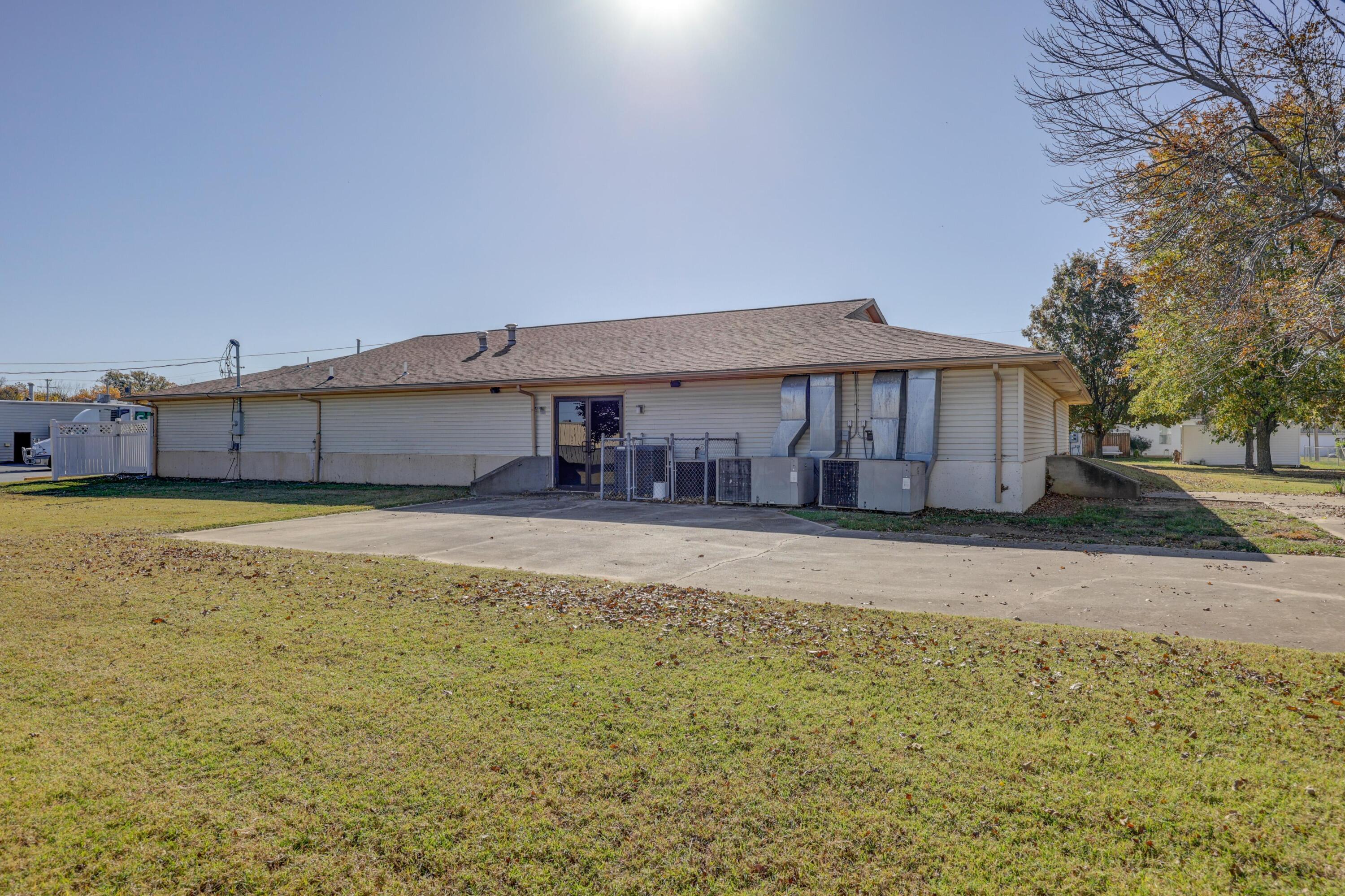 2802 North Rangeline Road Property Photo 2