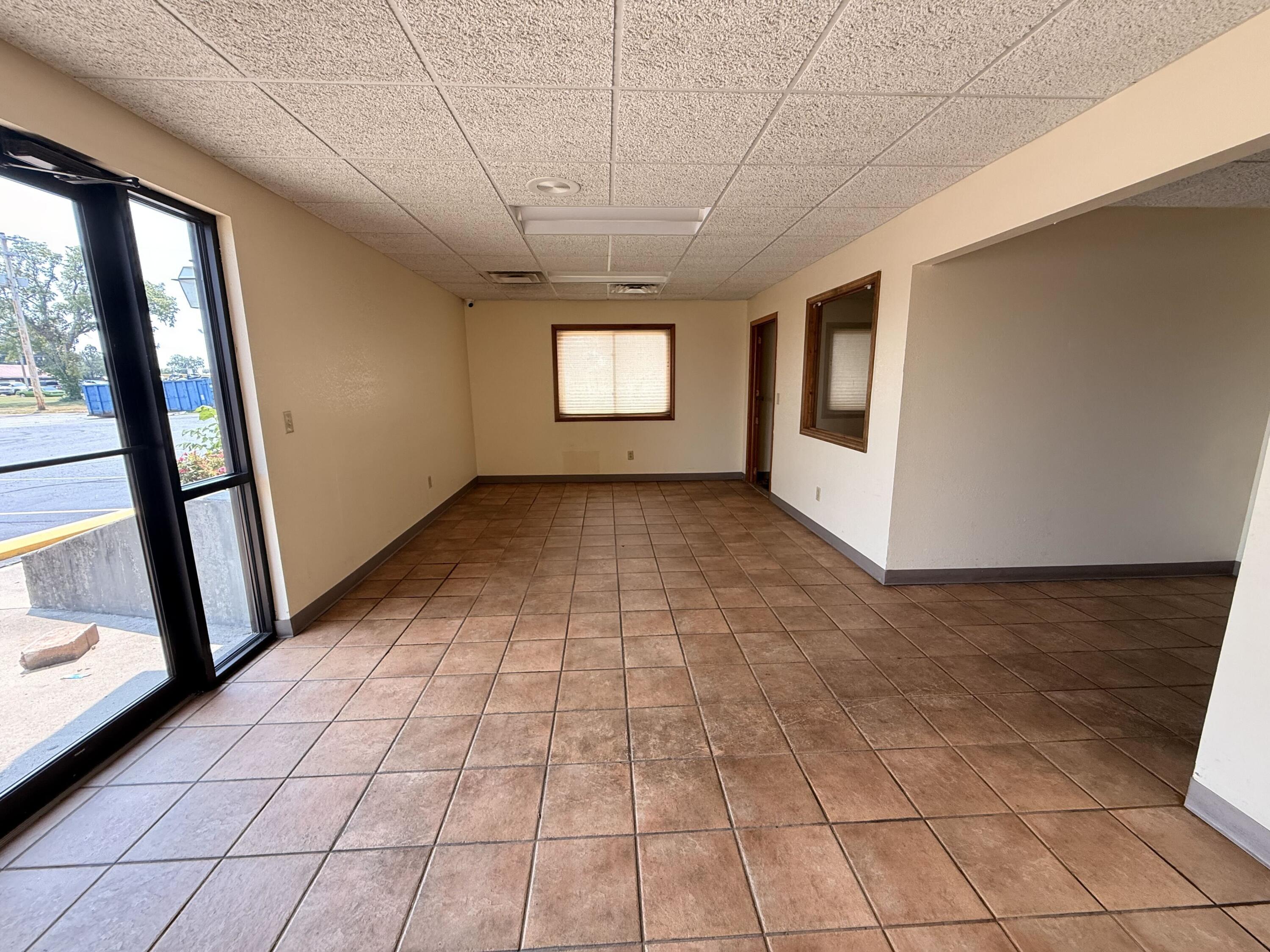 2802 North Rangeline Road Property Photo 4