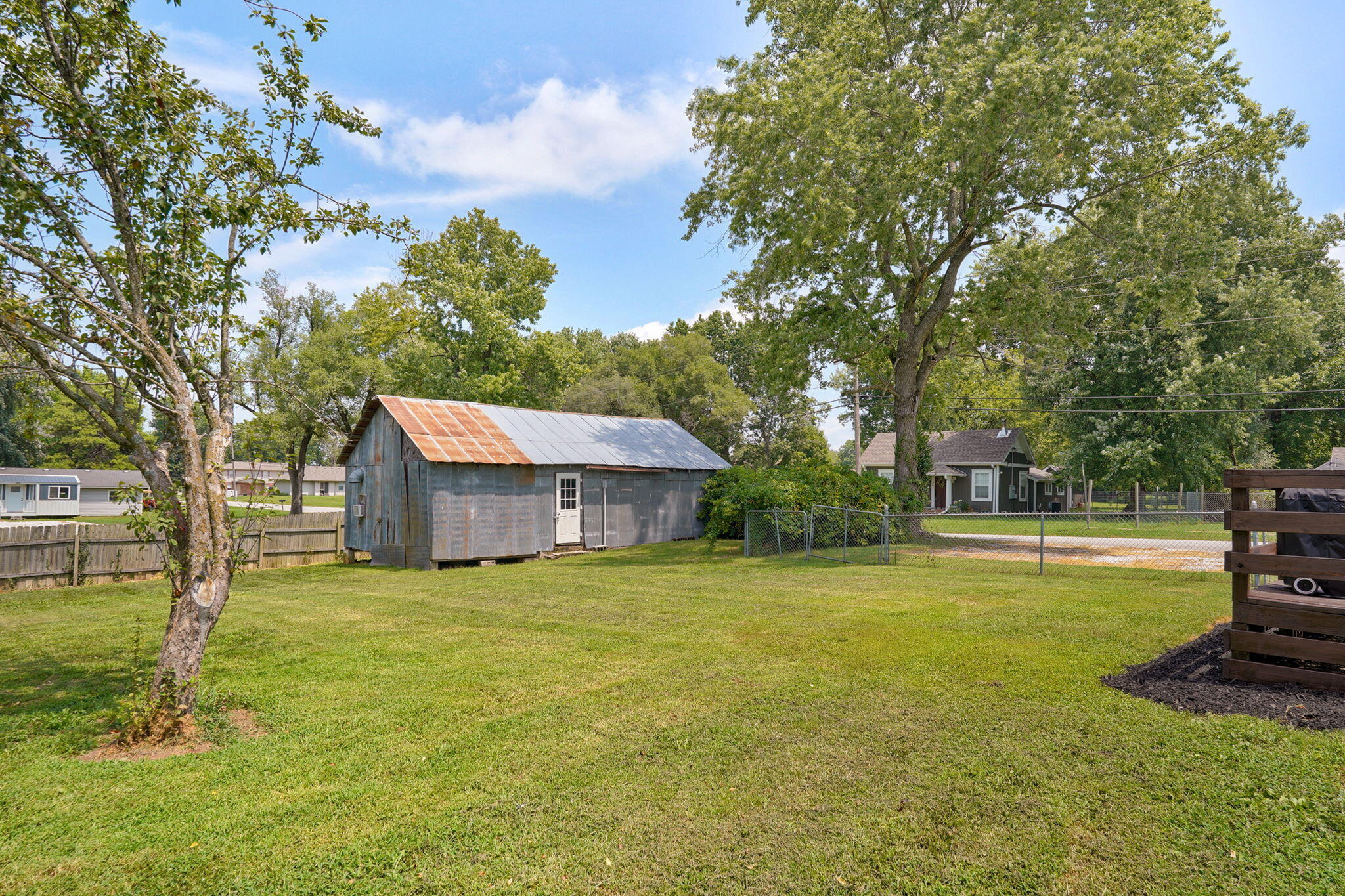 201 North Oak Avenue Property Photo 29
