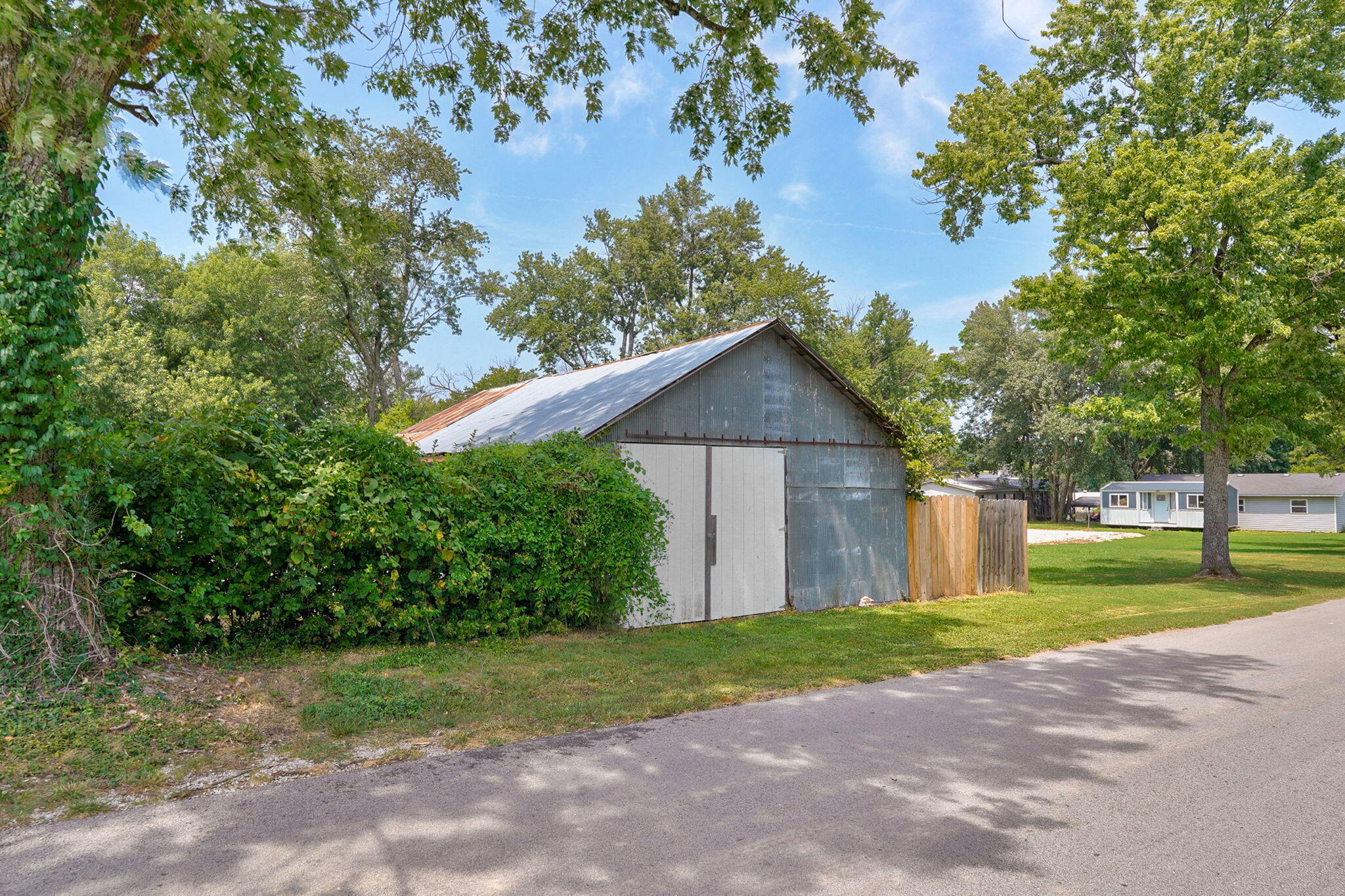 201 North Oak Avenue Property Photo 34