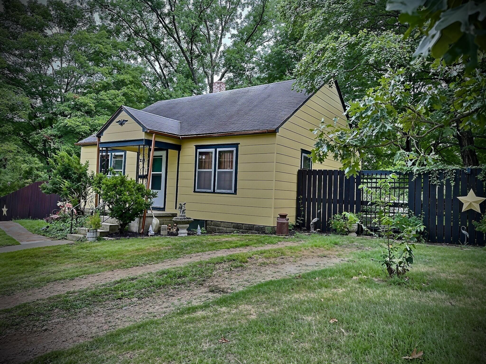 218 West Joe Davis Street Property Photo 3