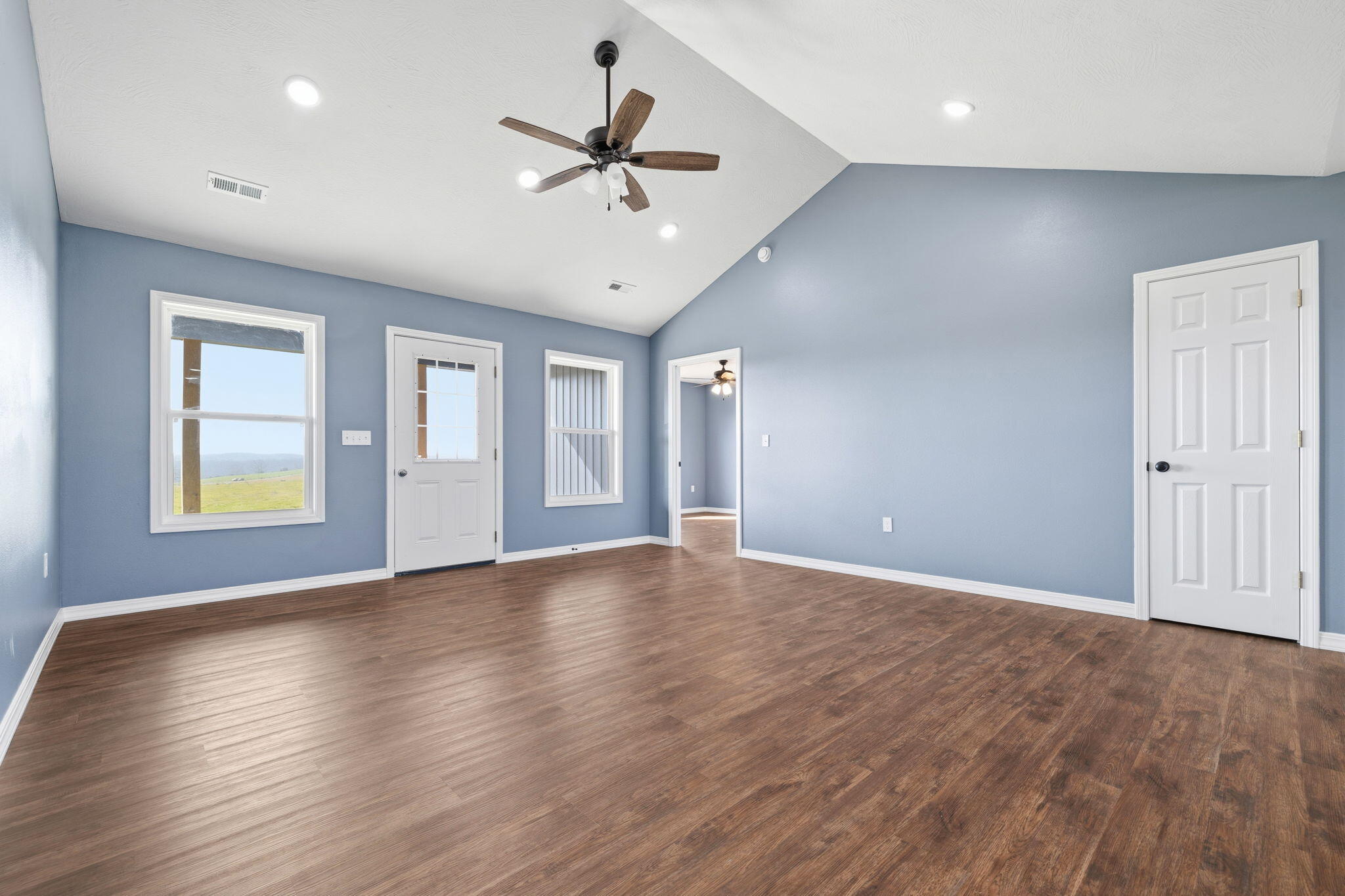 2115 Hidden Pond Lane Property Photo 12