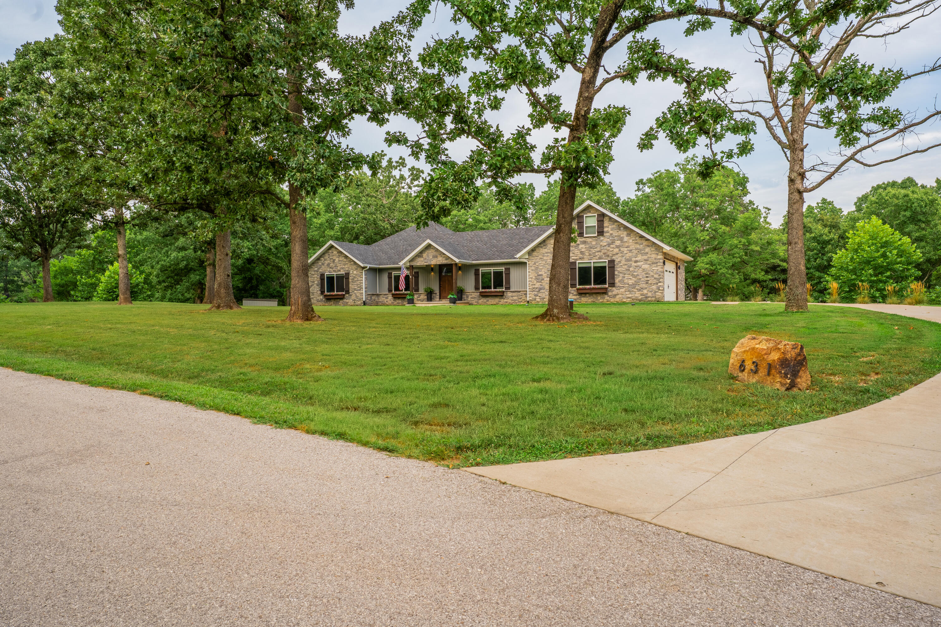 631 Buena Vista Parkway Property Photo 2