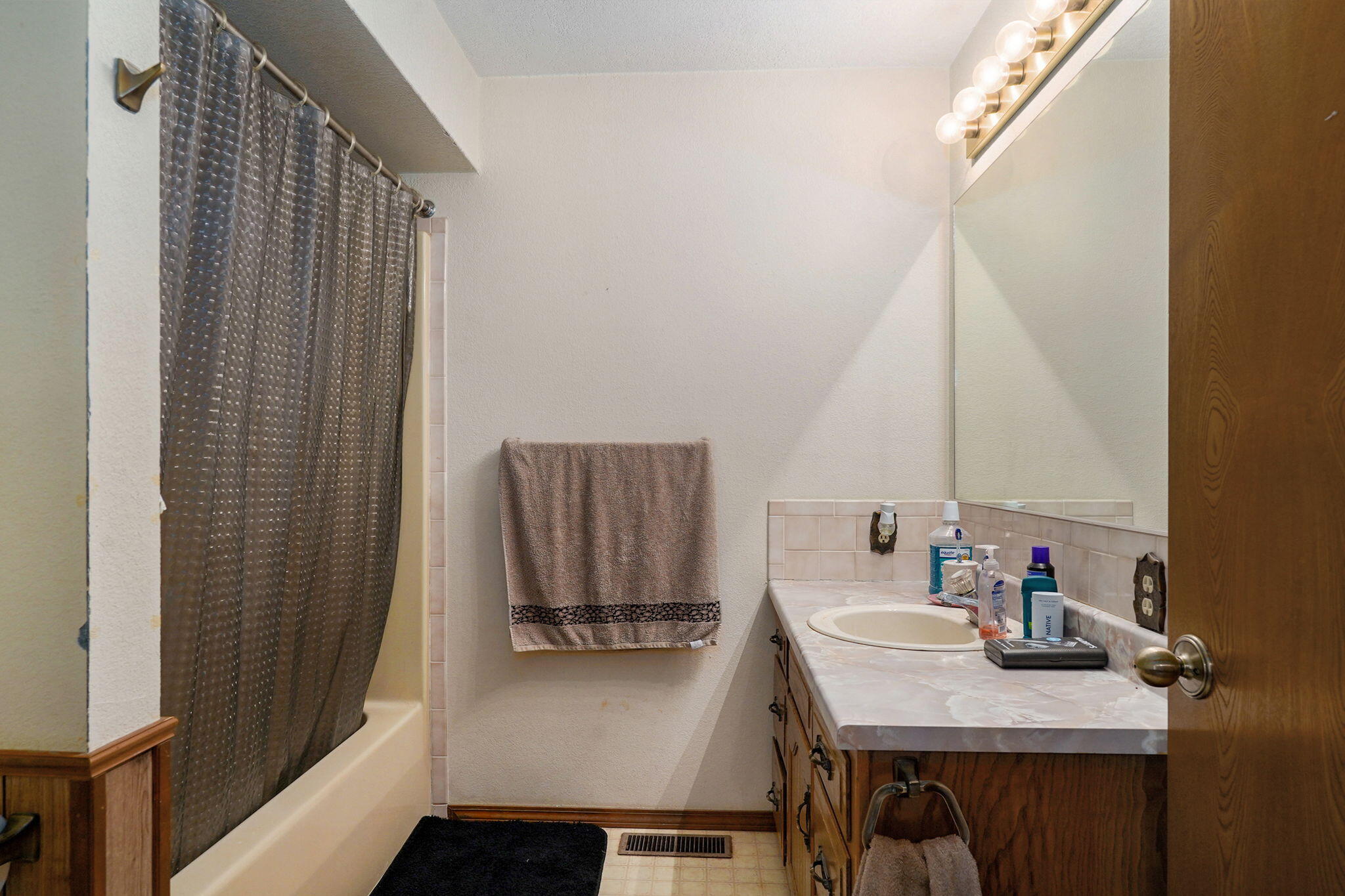 602 West Mchenry Street Property Photo 24