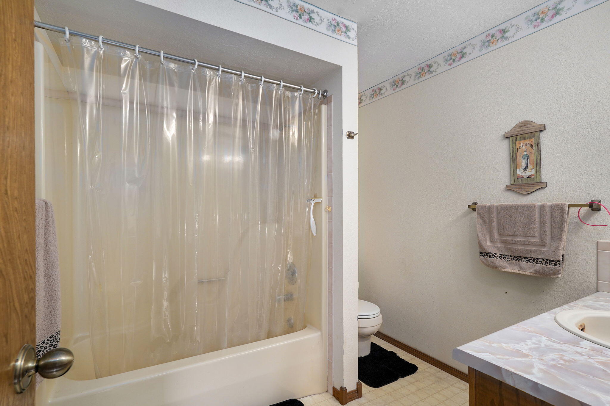 602 West Mchenry Street Property Photo 28