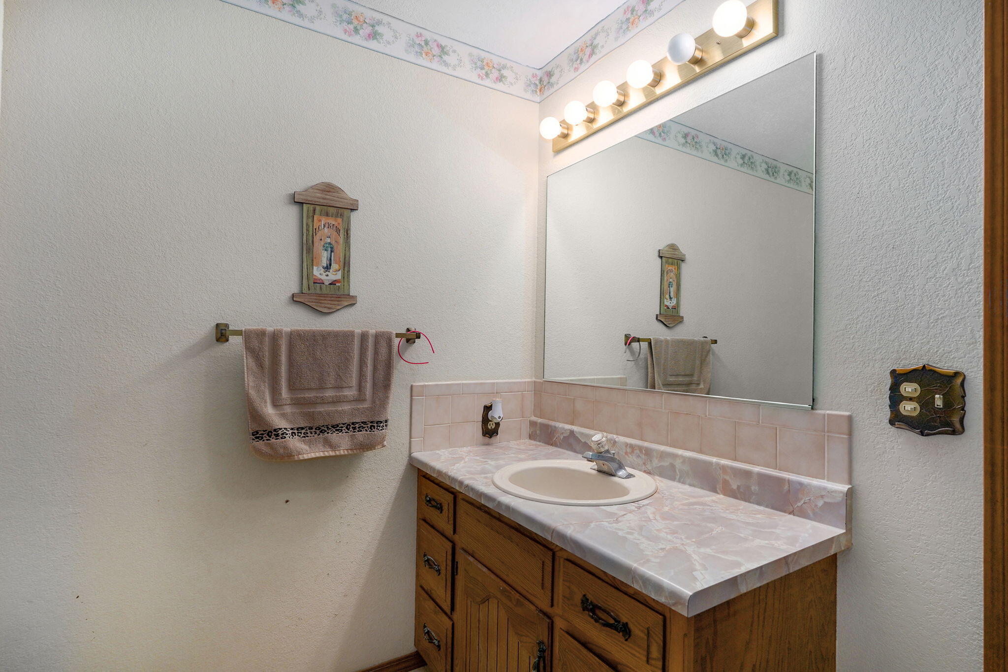 602 West Mchenry Street Property Photo 29
