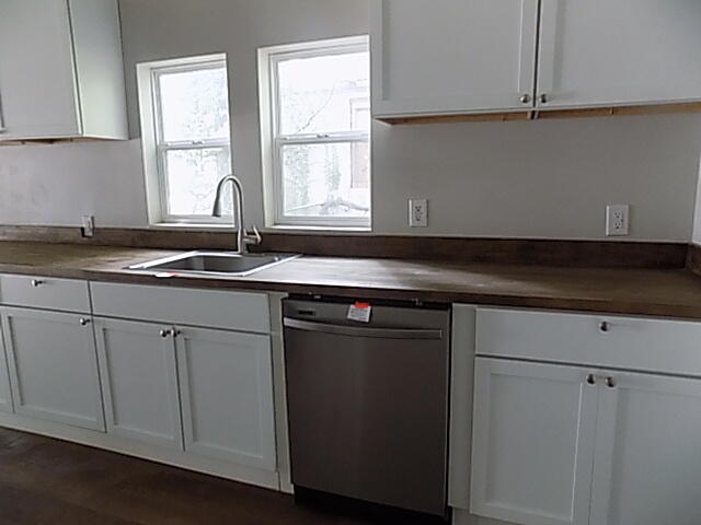 2111 North Newton Avenue Property Photo 4