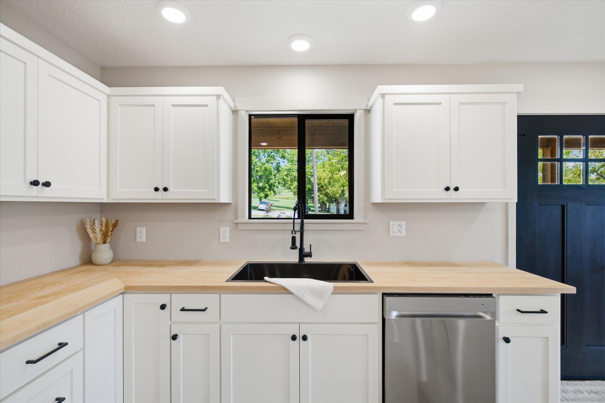 805 Ward Street Property Photo 10