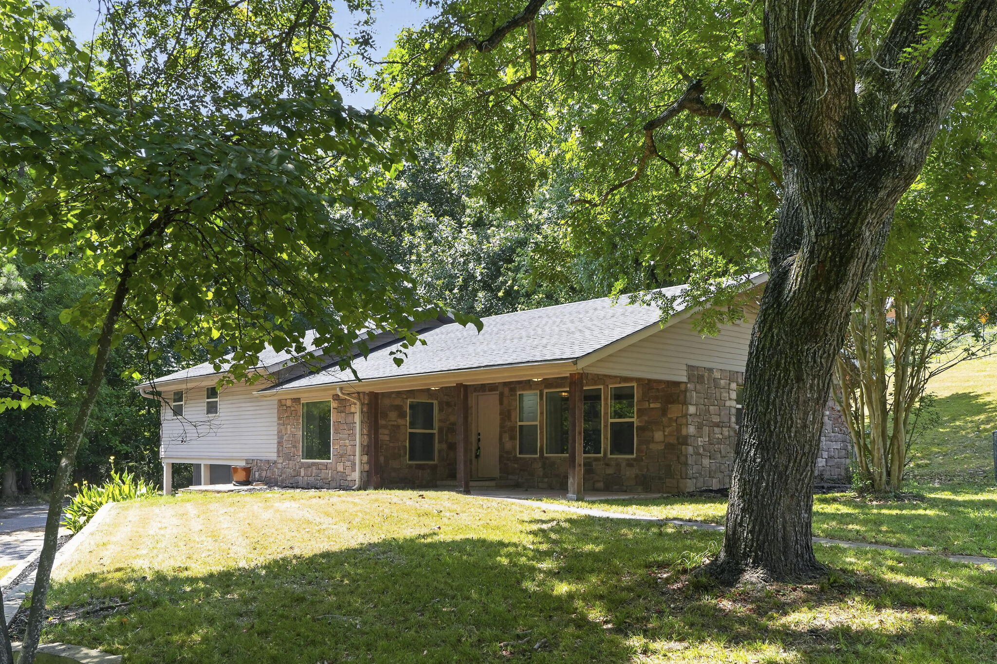 18317 Collins Road Property Photo 4